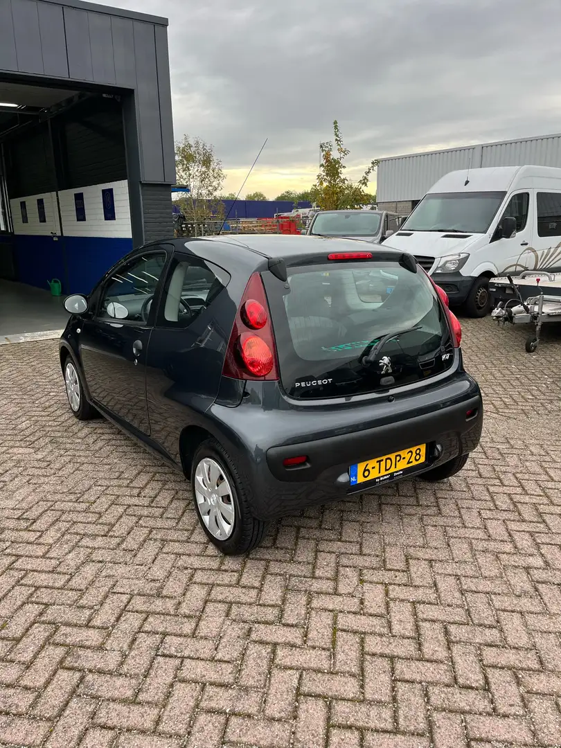 Peugeot 107 1.0 Access Accent Grijs - 2