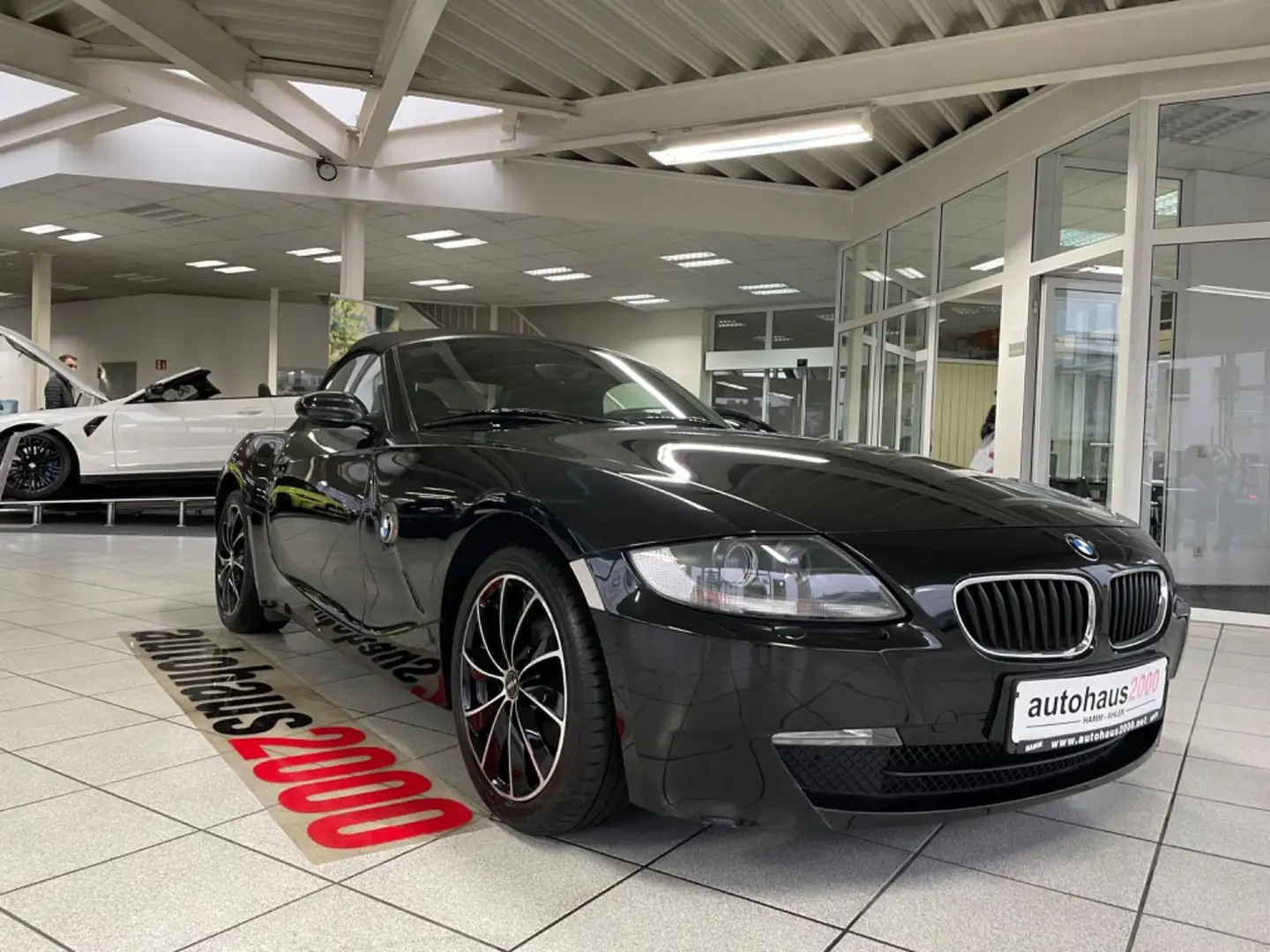 BMW Z4 Roadster 2.0i Zwart - 1