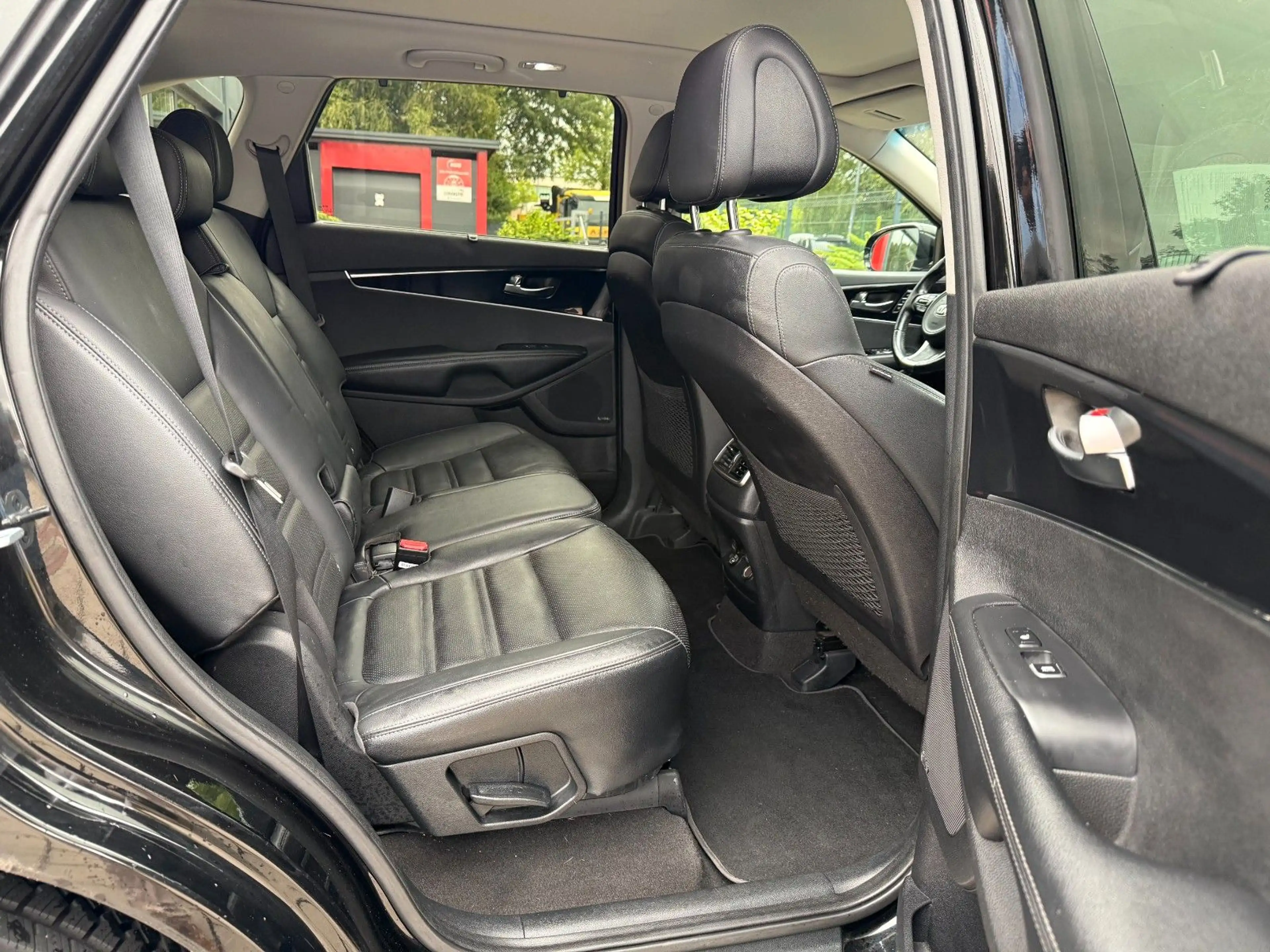 Kia Sorento Platinum Edition 4WD — photo 12