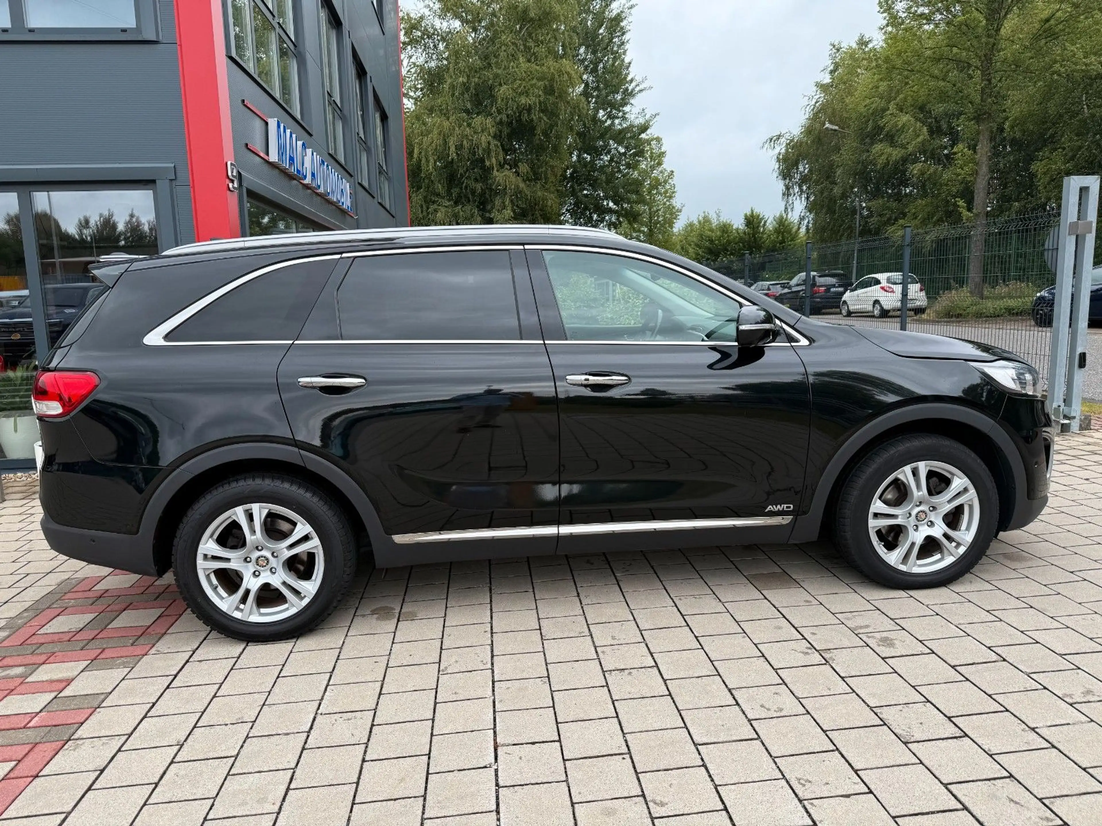 Kia Sorento Platinum Edition 4WD — photo 4