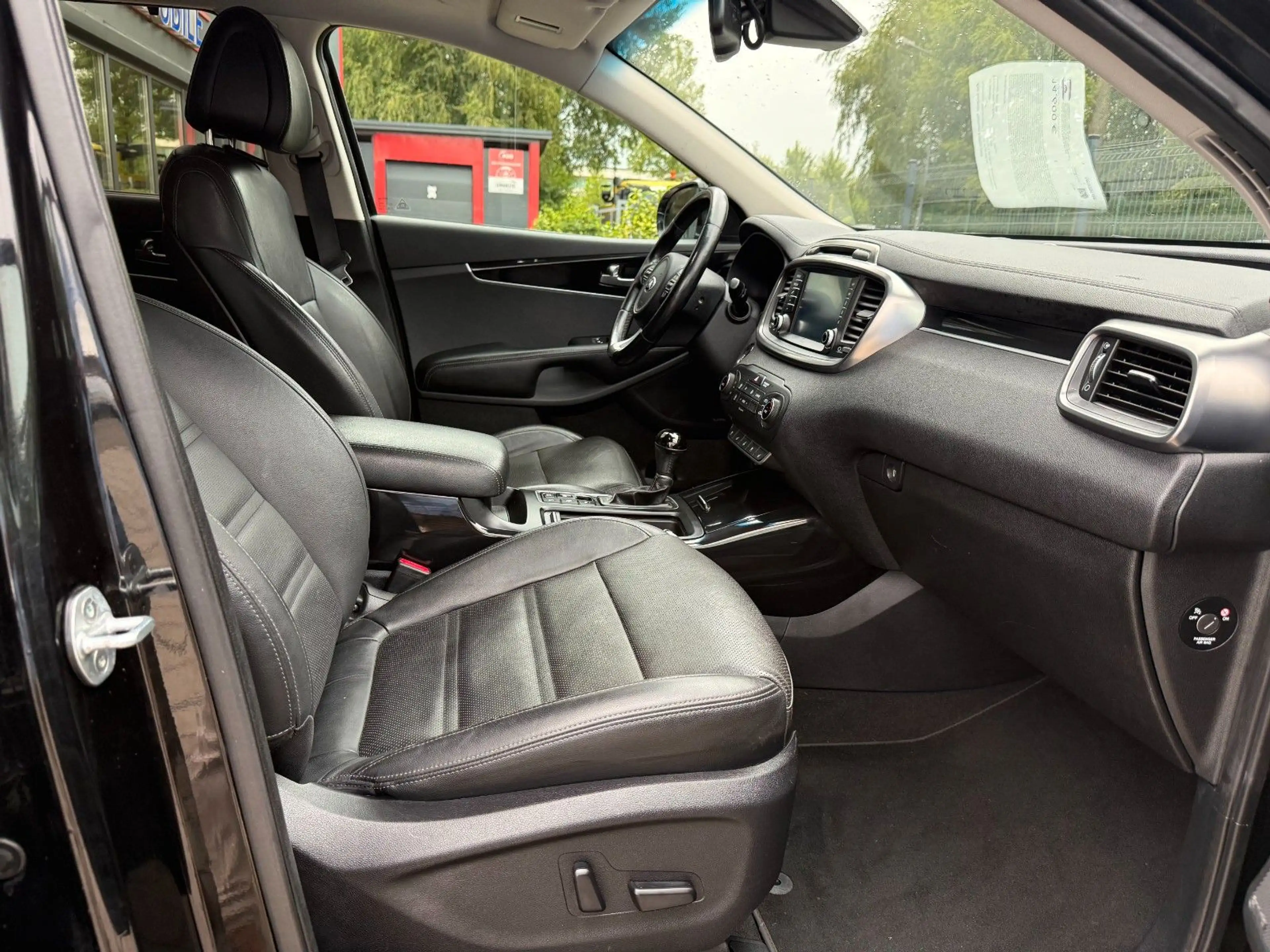 Kia Sorento Platinum Edition 4WD — photo 8