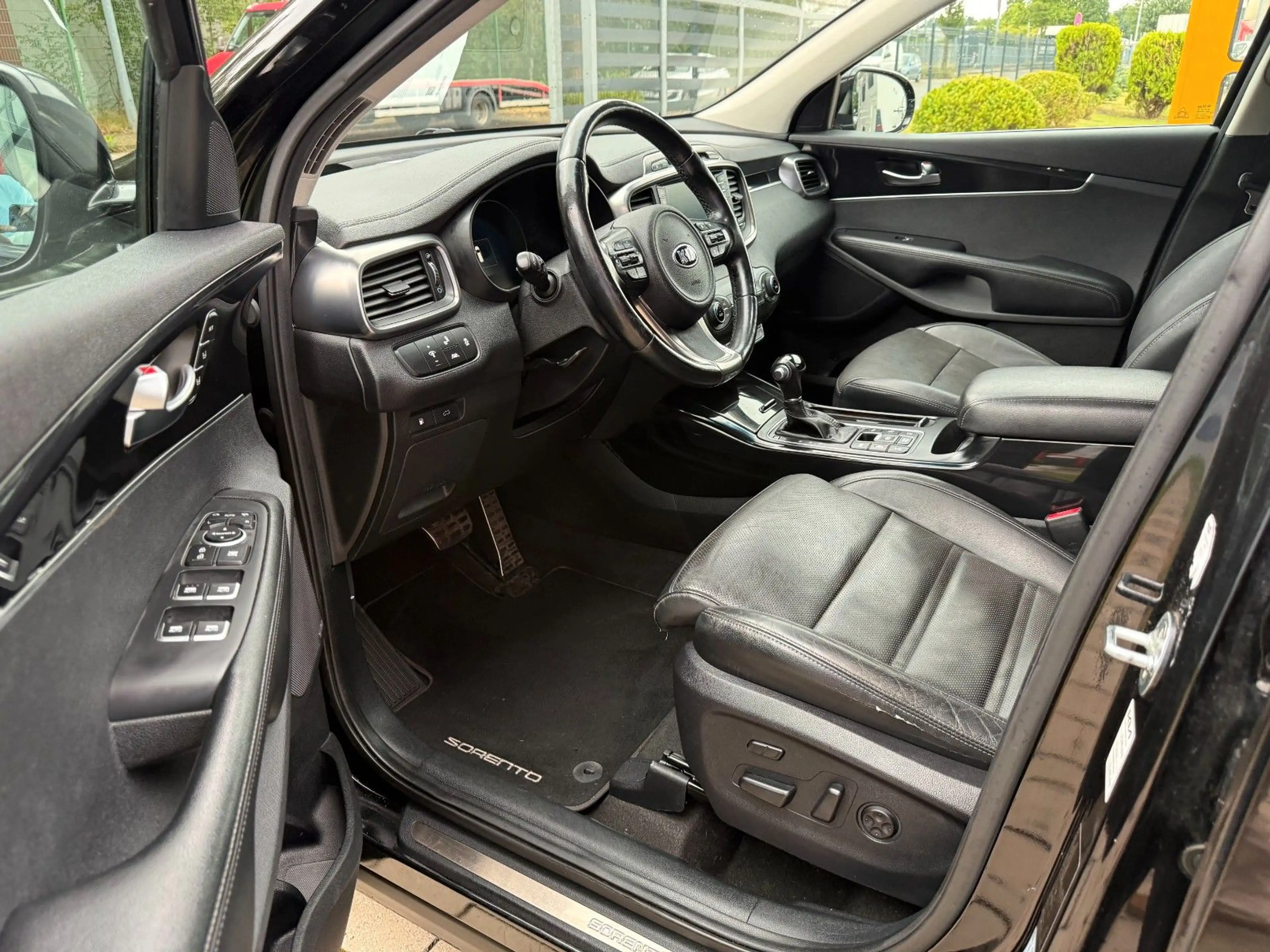 Kia Sorento Platinum Edition 4WD — photo 5