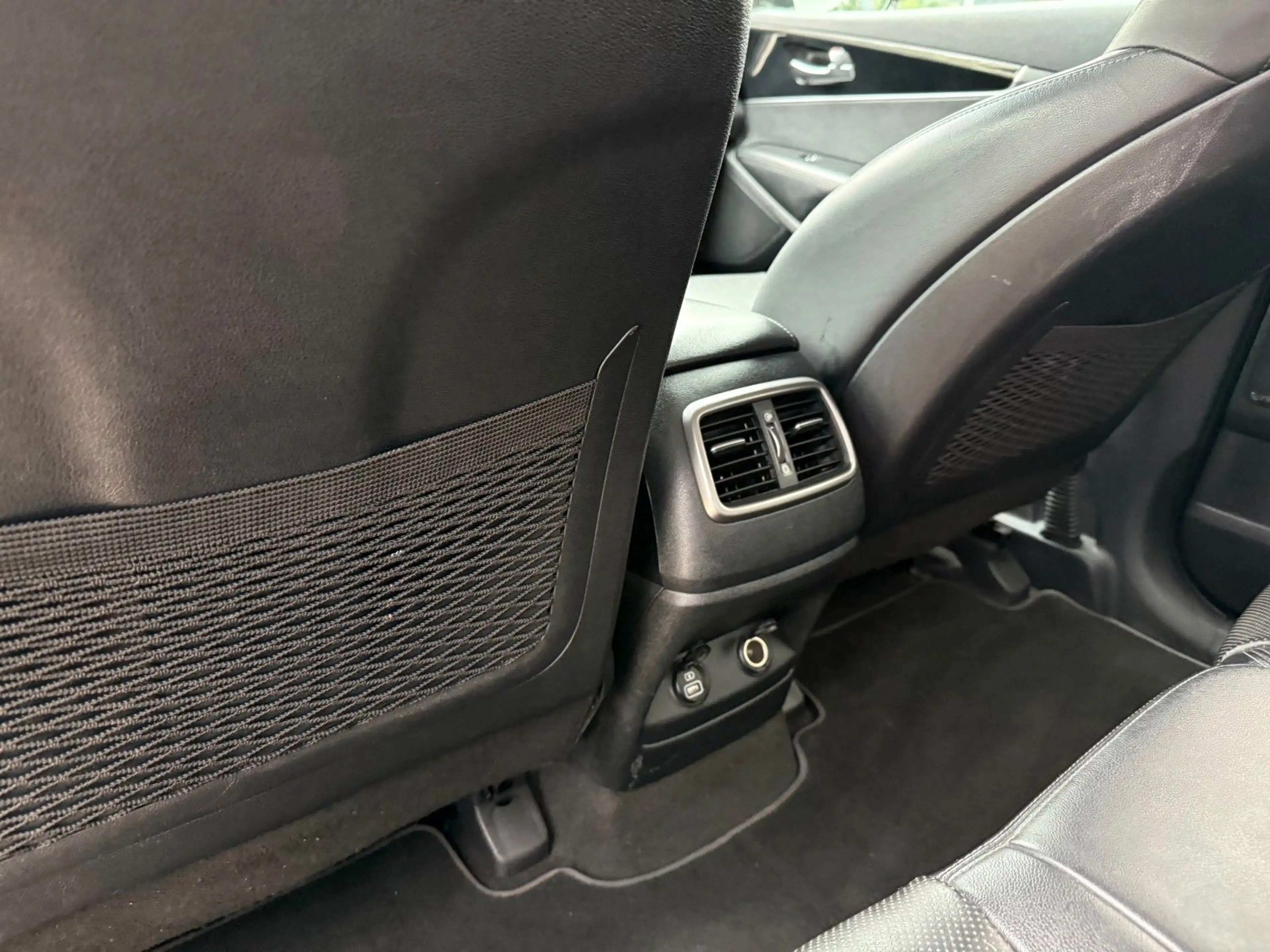 Kia Sorento Platinum Edition 4WD — photo 11