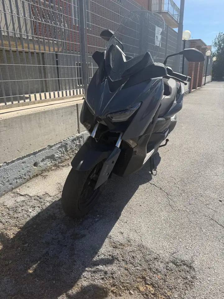 Yamaha X-Max 300