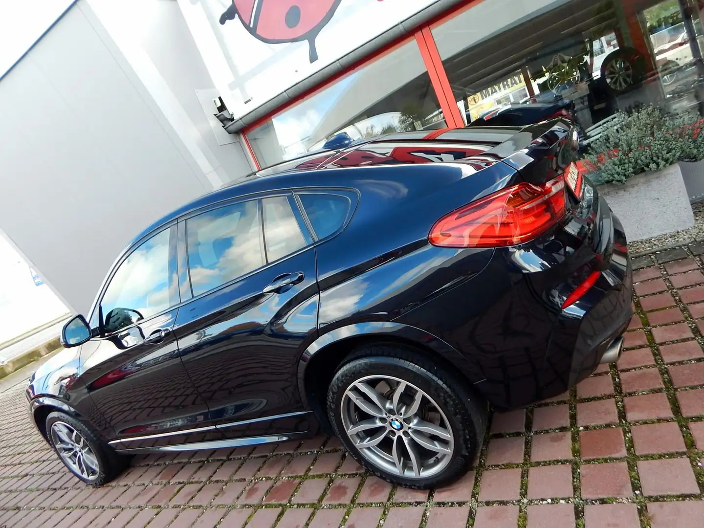 BMW X4 xDrive 20d M-Paket LED RFK STANDHEIZG. Schwarz - 2