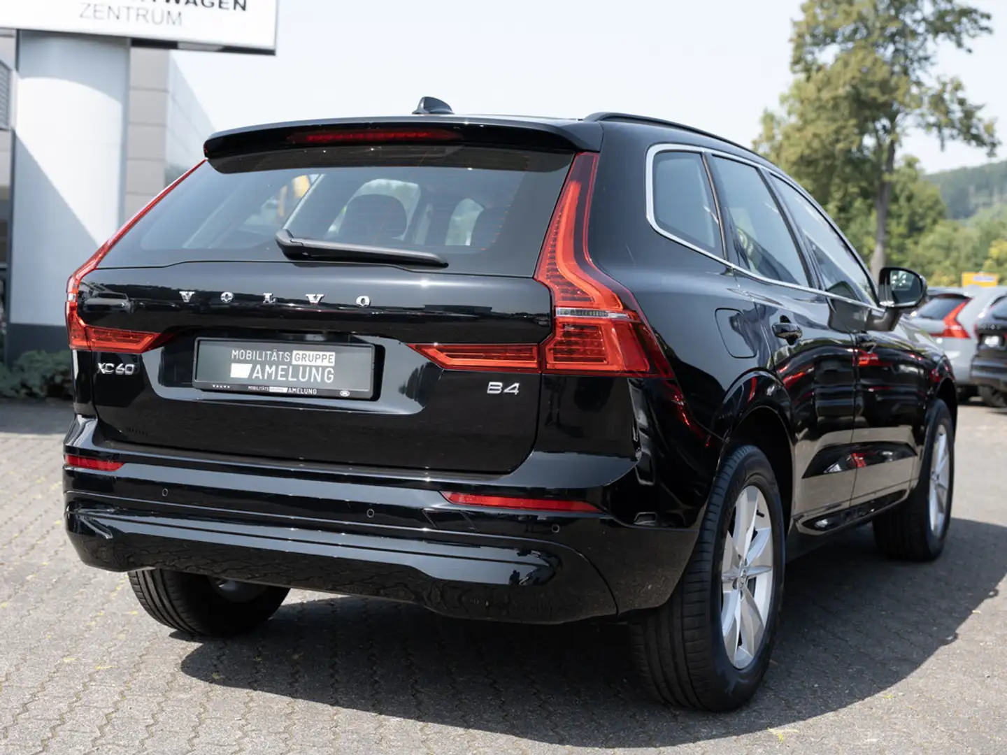 Volvo XC60 B4 Core KLIMA NAVI FACEL. LED KAMERA AHK Zwart - 2