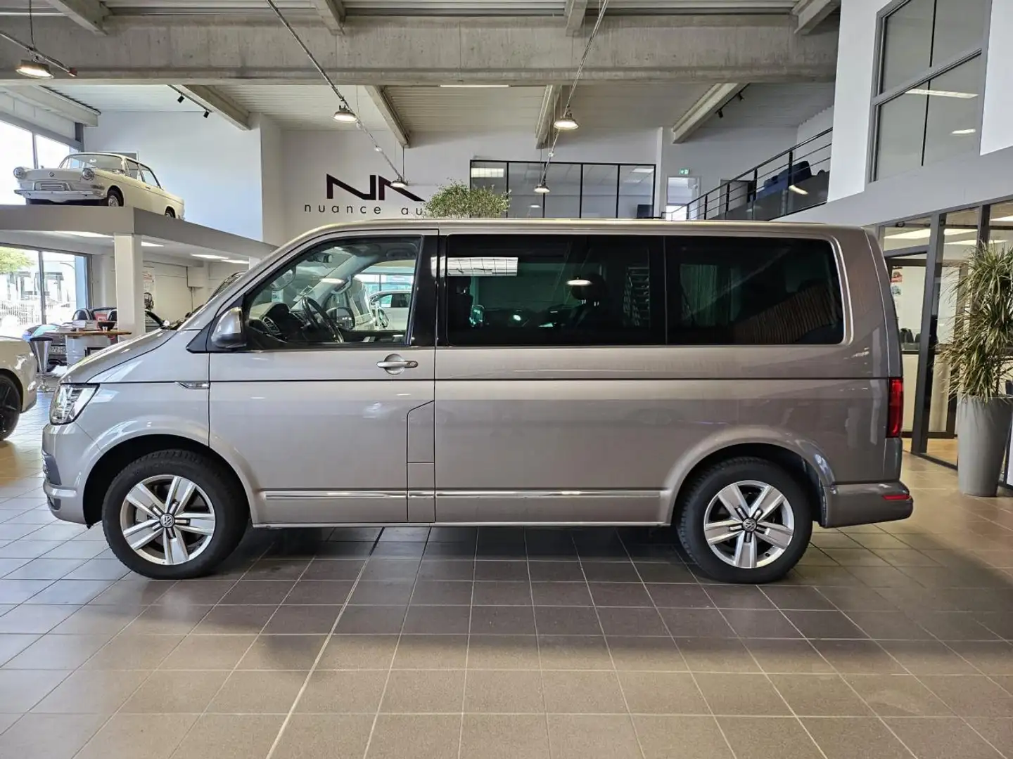 Volkswagen LT T6 2.0 TDI 204 GENERATION SIX DSG Beżowy - 2