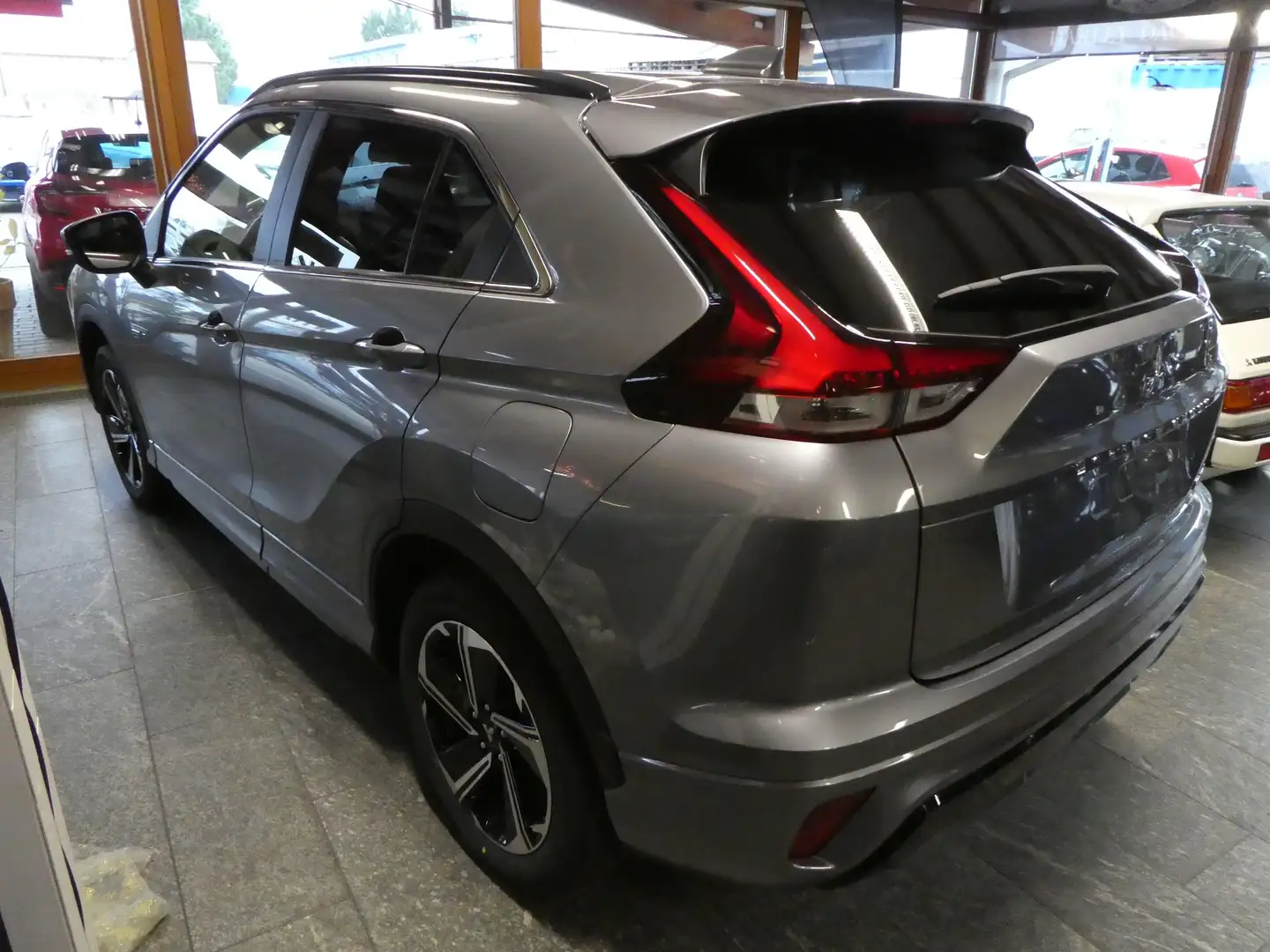 Mitsubishi Eclipse Cross Plug-In Hybrid 4WD Select Grau - 2