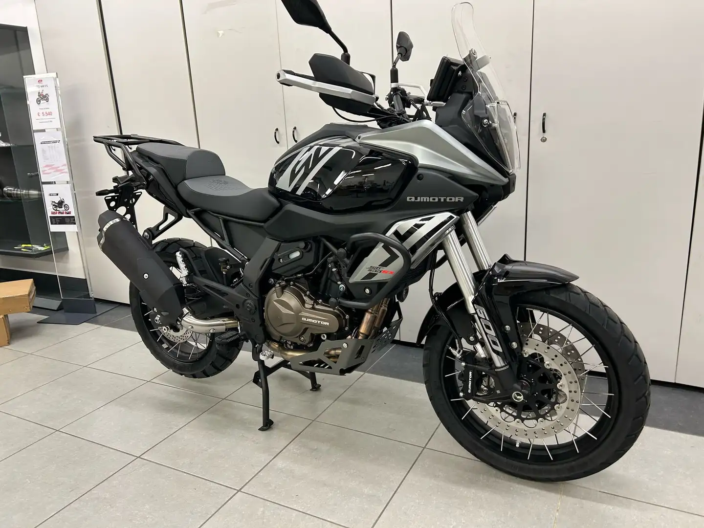 QJ Motor SRT 600 SX in PROMOZIONE Czarny - 2