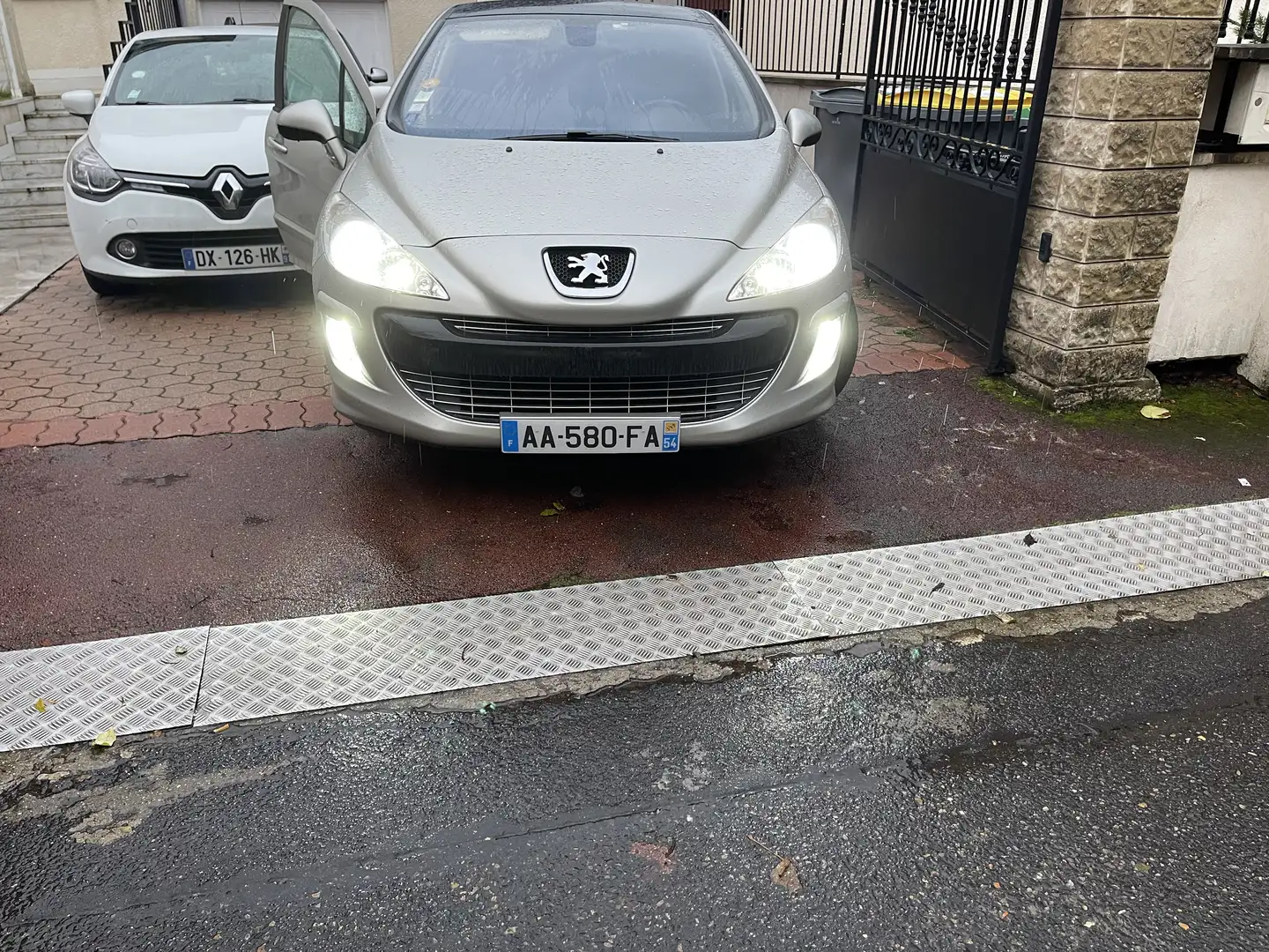 Peugeot 308 1.6 HDi 90ch BLUE LION Premium Pack - 2