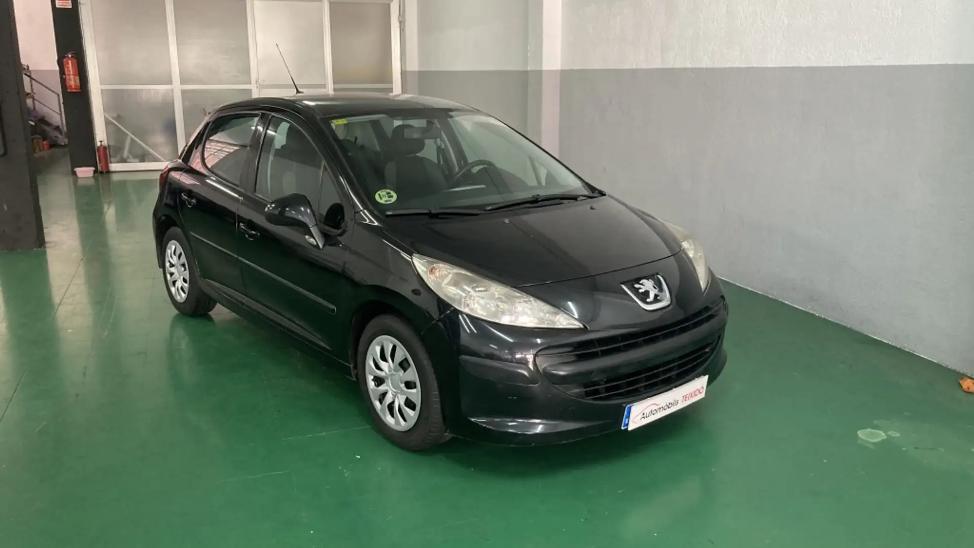 Peugeot 207 1.4HDI Confort Negro - 1