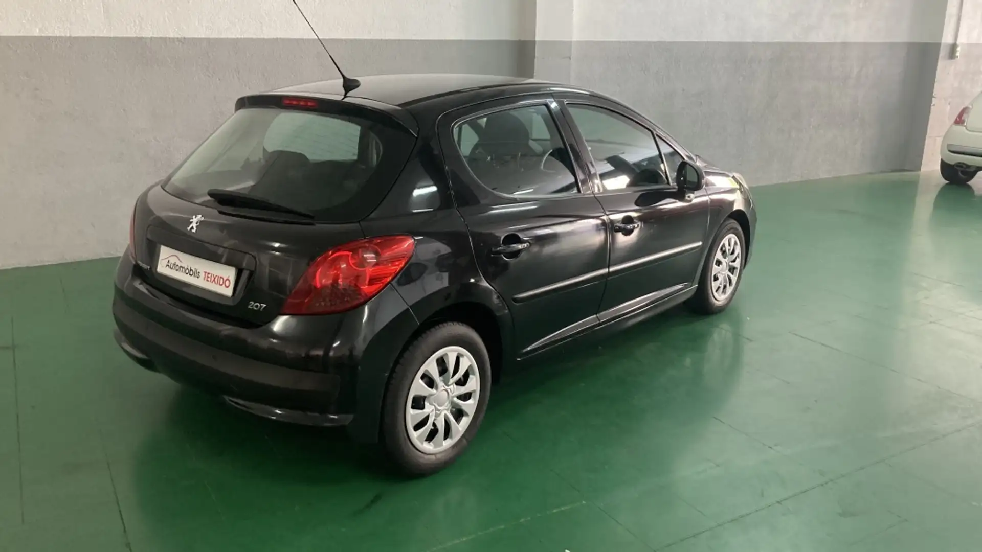 Peugeot 207 1.4HDI Confort Negro - 2
