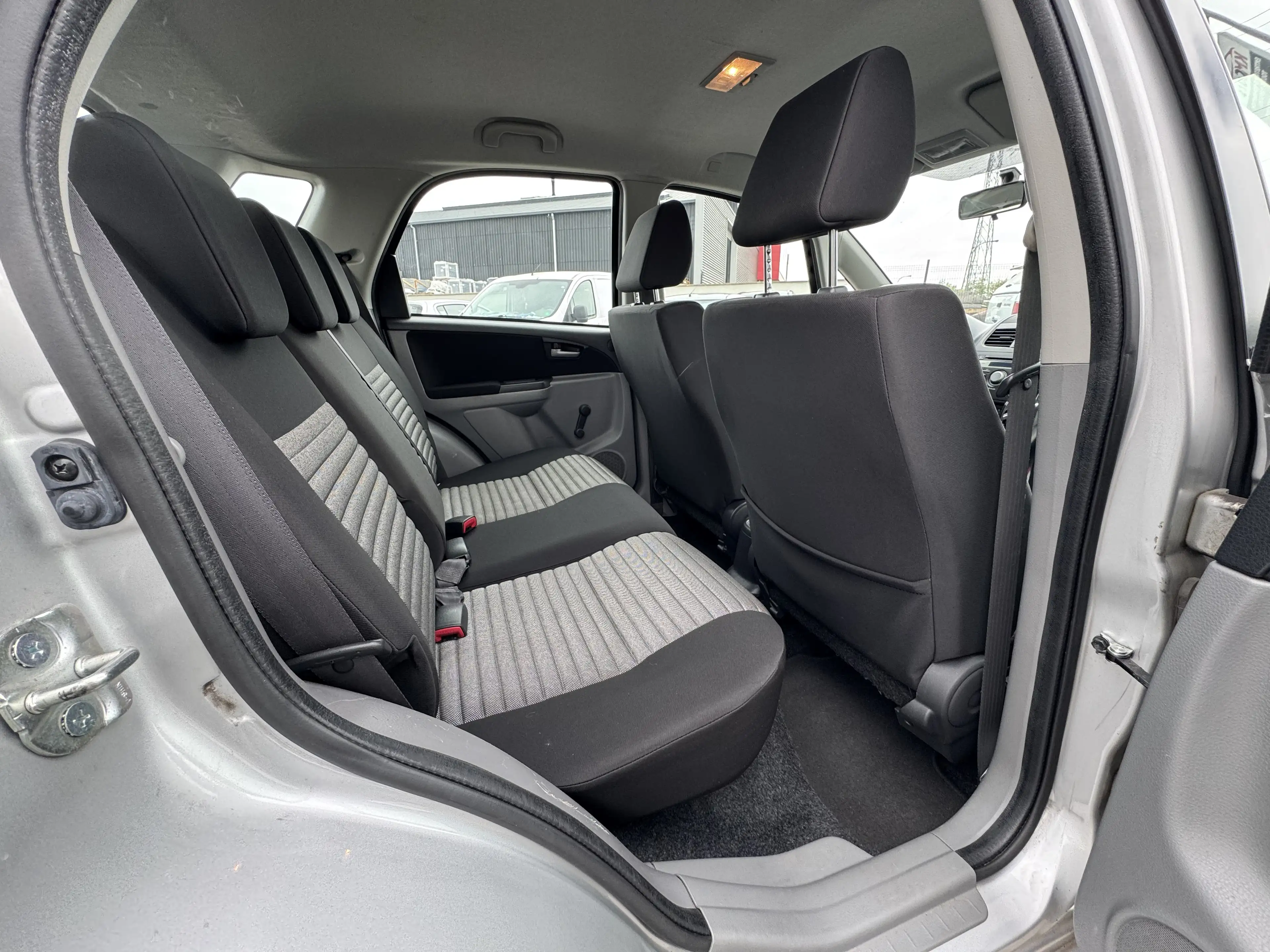 Suzuki SX4 1.5i ESSENCE // 1'ier PROPRIETAIRE / CLIMATISATION — photo 11