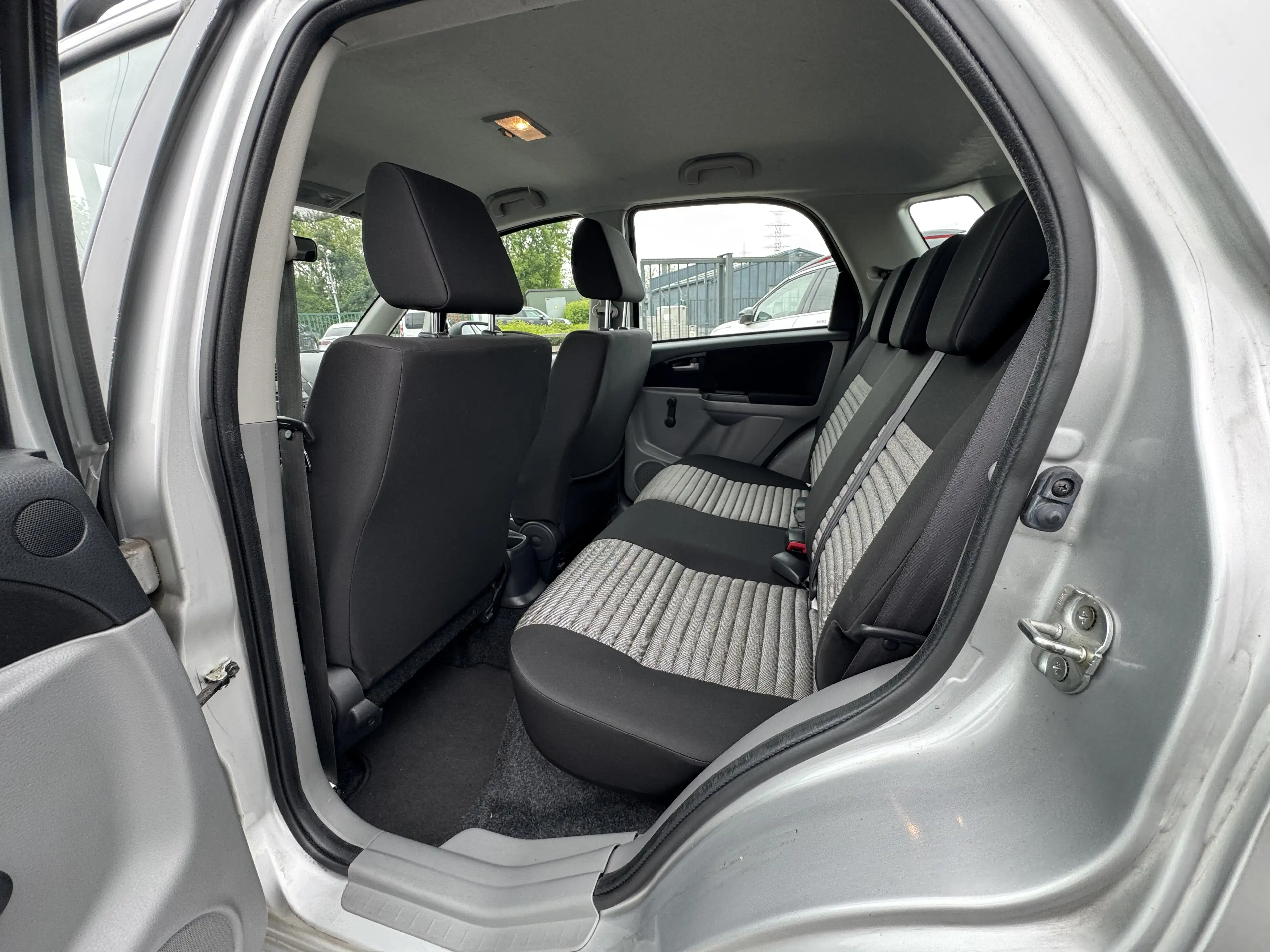 Suzuki SX4 1.5i ESSENCE // 1'ier PROPRIETAIRE / CLIMATISATION — photo 10