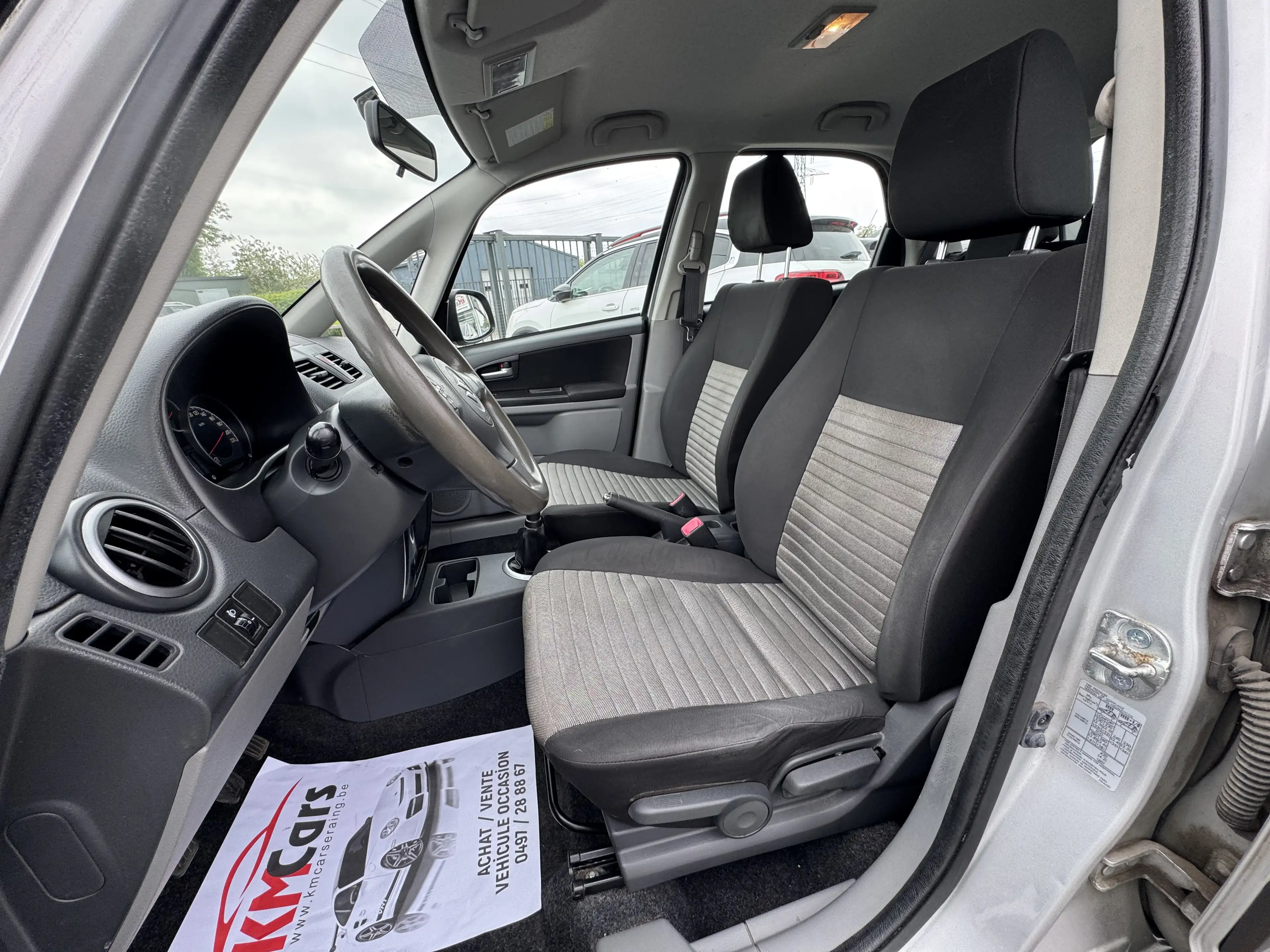 Suzuki SX4 1.5i ESSENCE // 1'ier PROPRIETAIRE / CLIMATISATION — photo 12