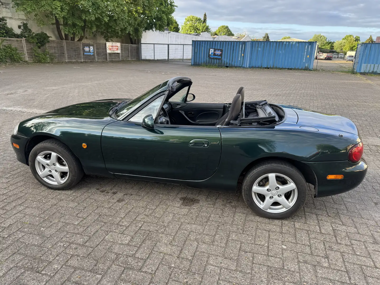 Mazda MX-5 1.6i, HU/AU 04.2027 Cabrio Grün - 1