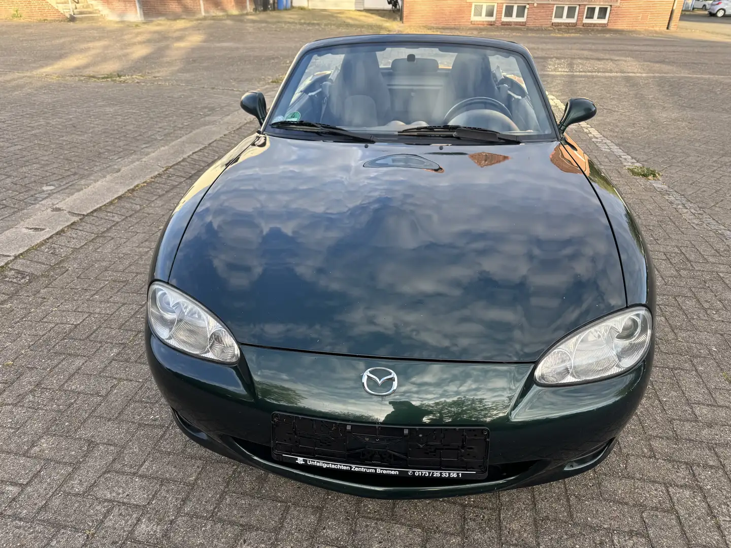 Mazda MX-5 1.6i, HU/AU 04.2027 Cabrio Grün - 2