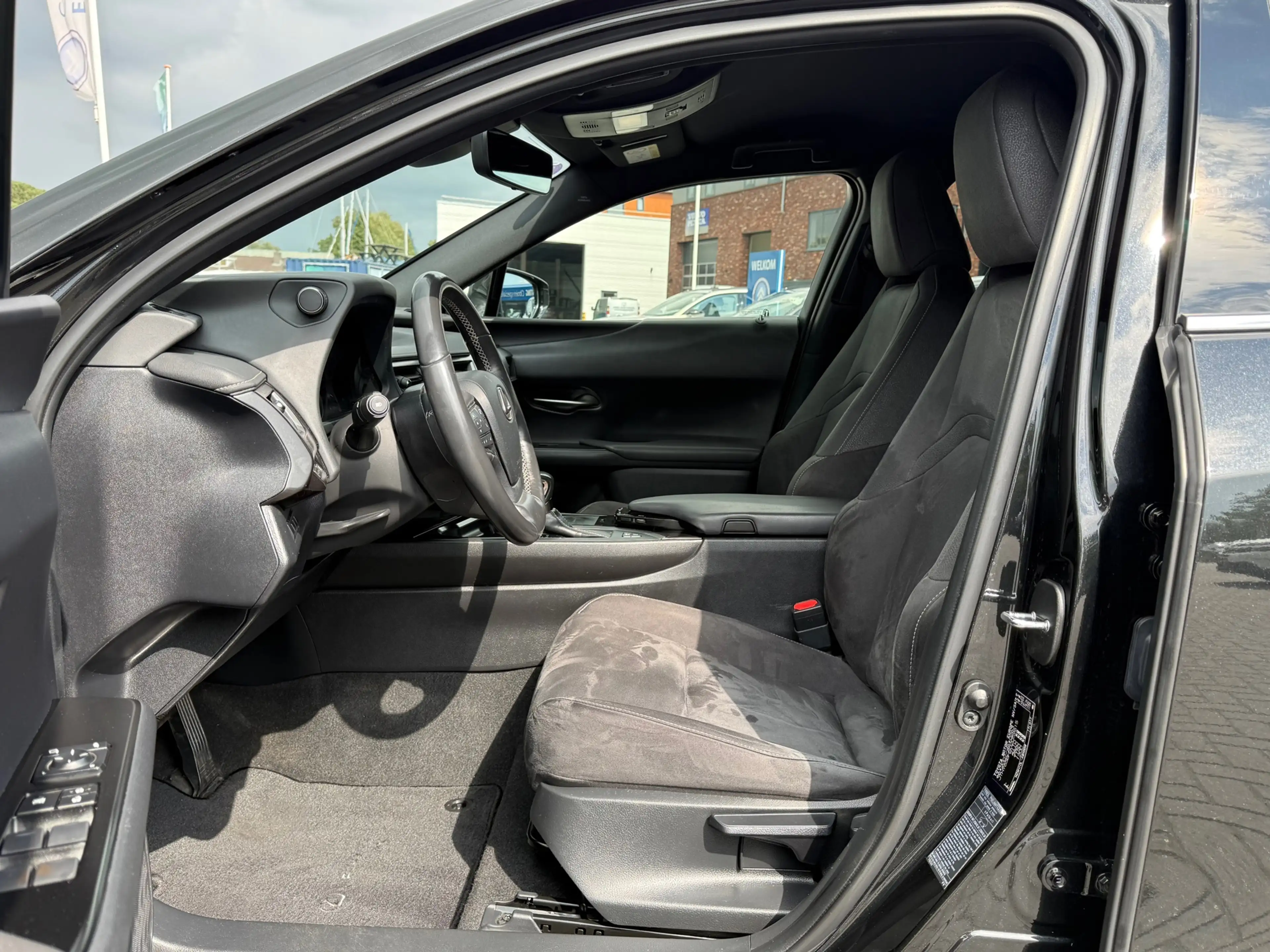 Lexus UX 250h Business Line ADAPTCRUISE CARPLAY/ANDROID DEALER O — photo 4