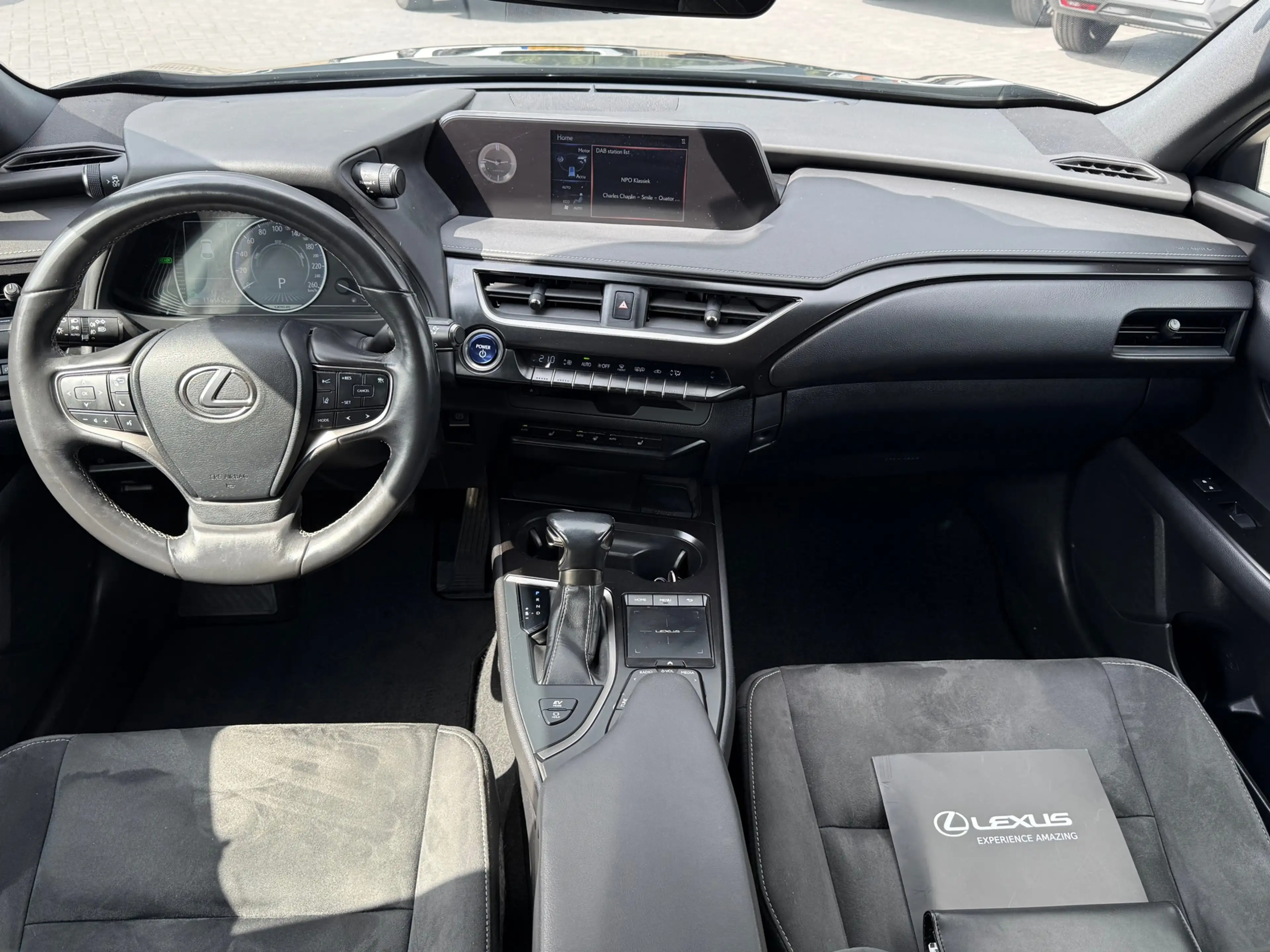 Lexus UX 250h Business Line ADAPTCRUISE CARPLAY/ANDROID DEALER O — photo 13