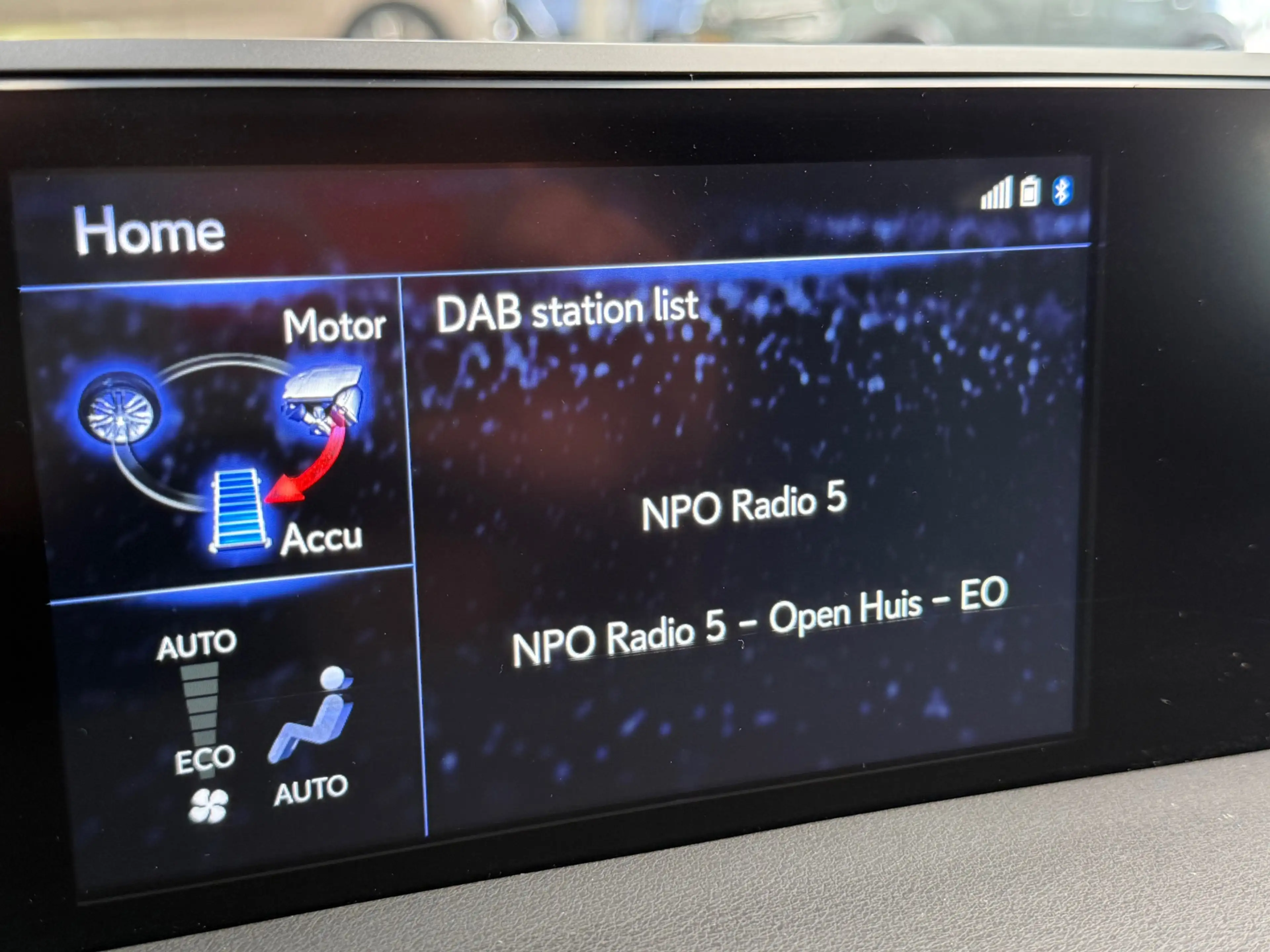 Lexus UX 250h Business Line ADAPTCRUISE CARPLAY/ANDROID DEALER O — photo 11