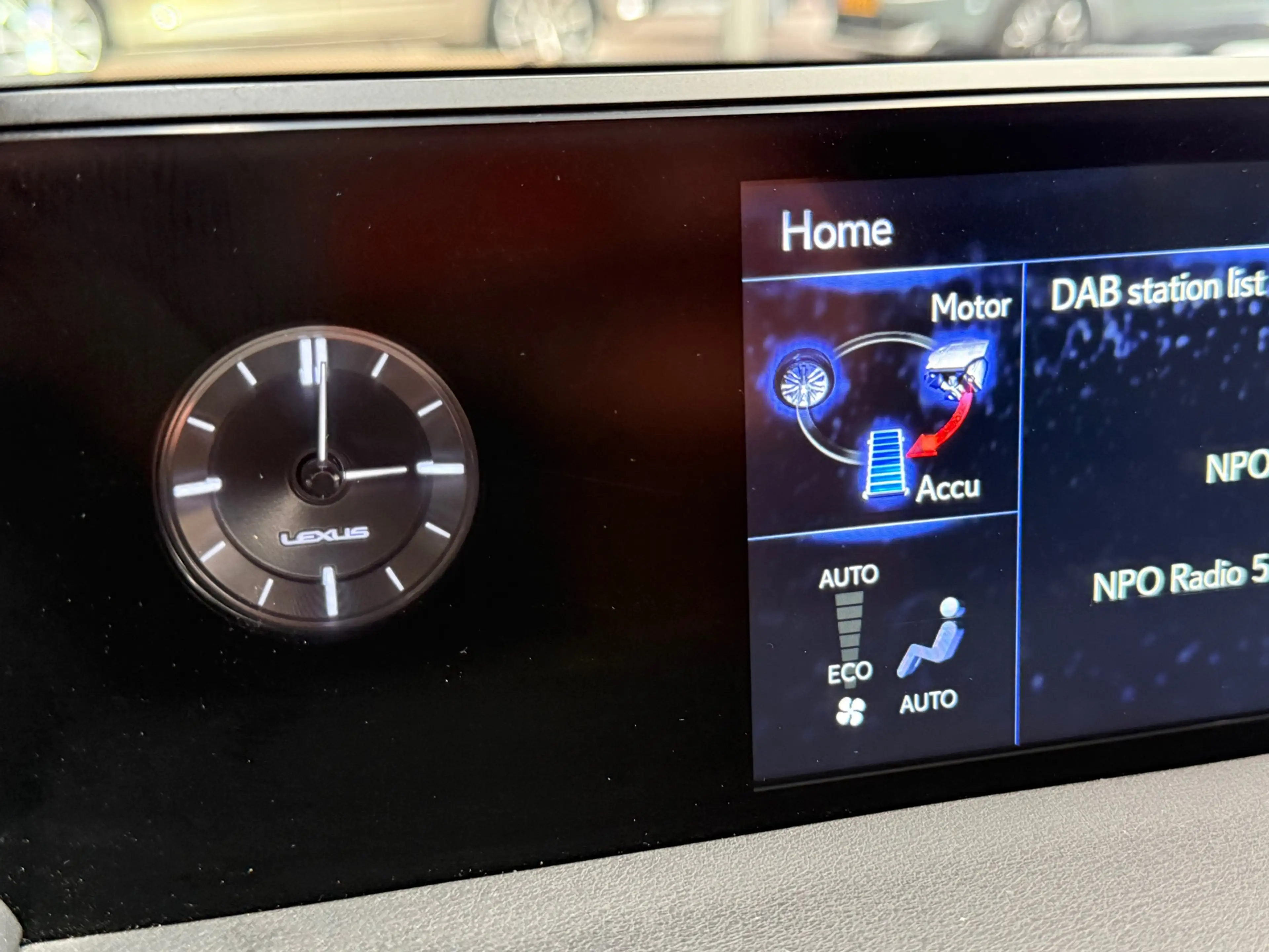 Lexus UX 250h Business Line ADAPTCRUISE CARPLAY/ANDROID DEALER O — photo 9