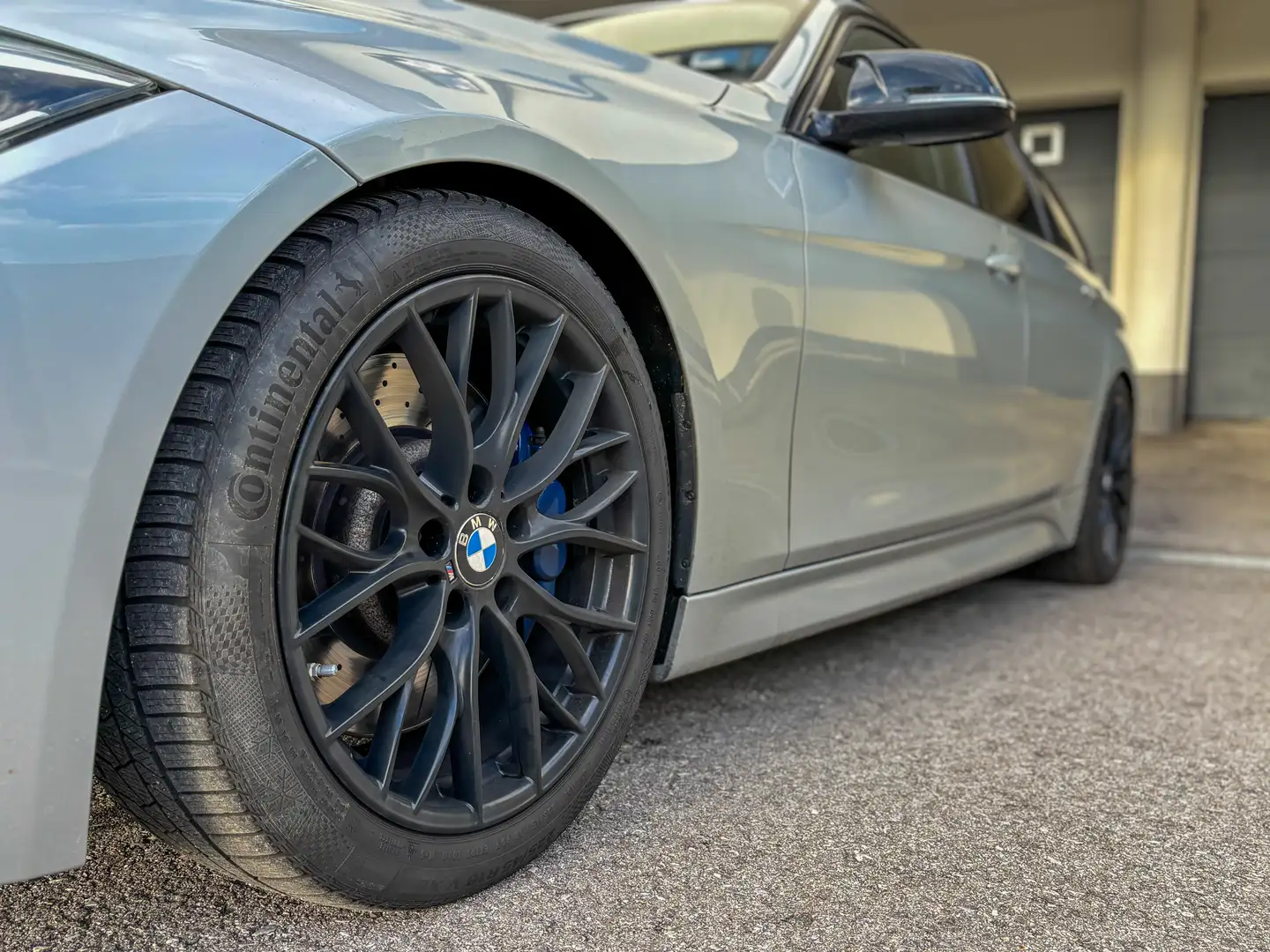 BMW 330 330d xDrive Touring M Sport *AHK,KW,HARMAN* Silber - 2