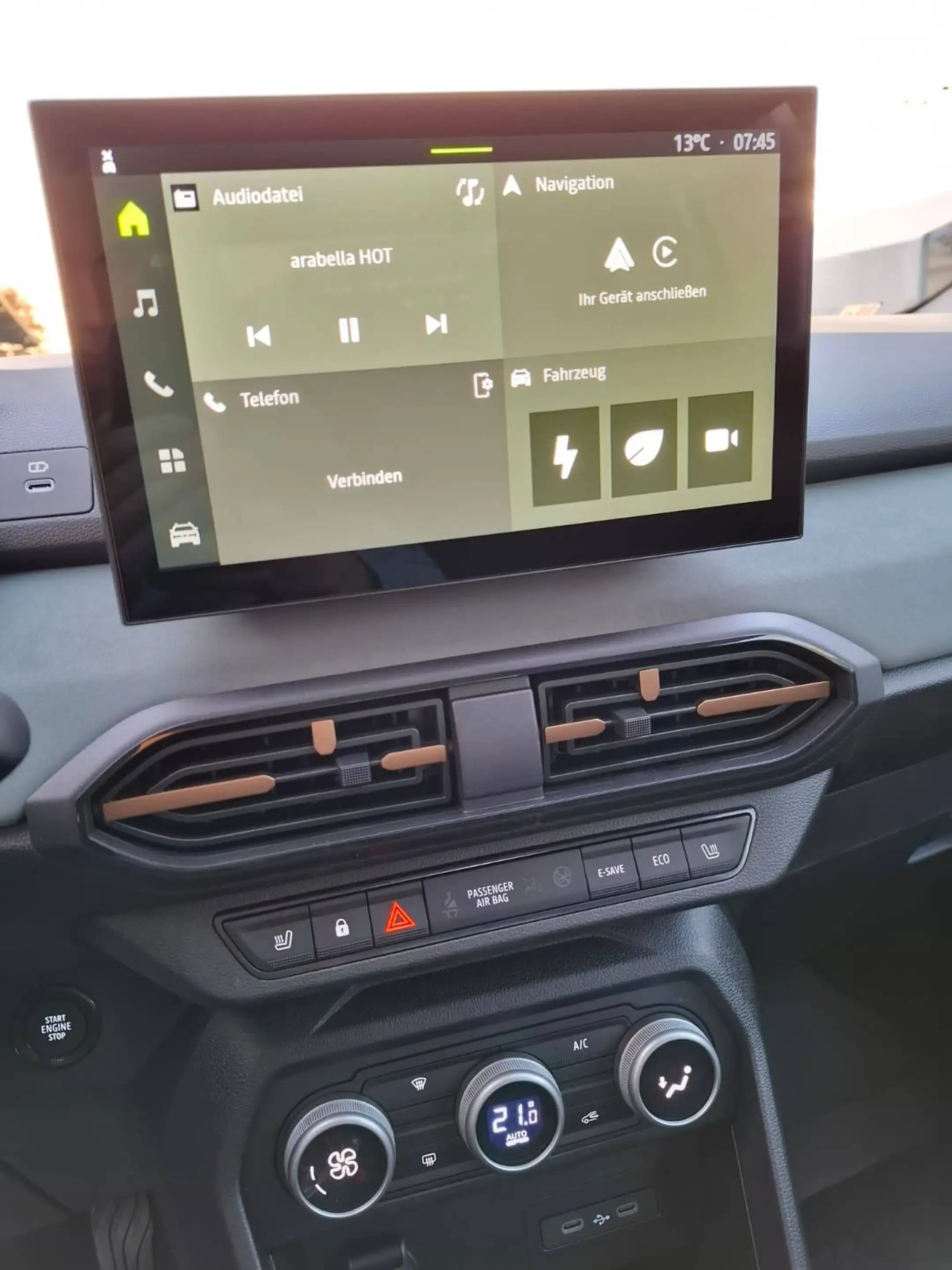 Dacia Sandero Stepway Extreme Hybrid 155 — photo 15