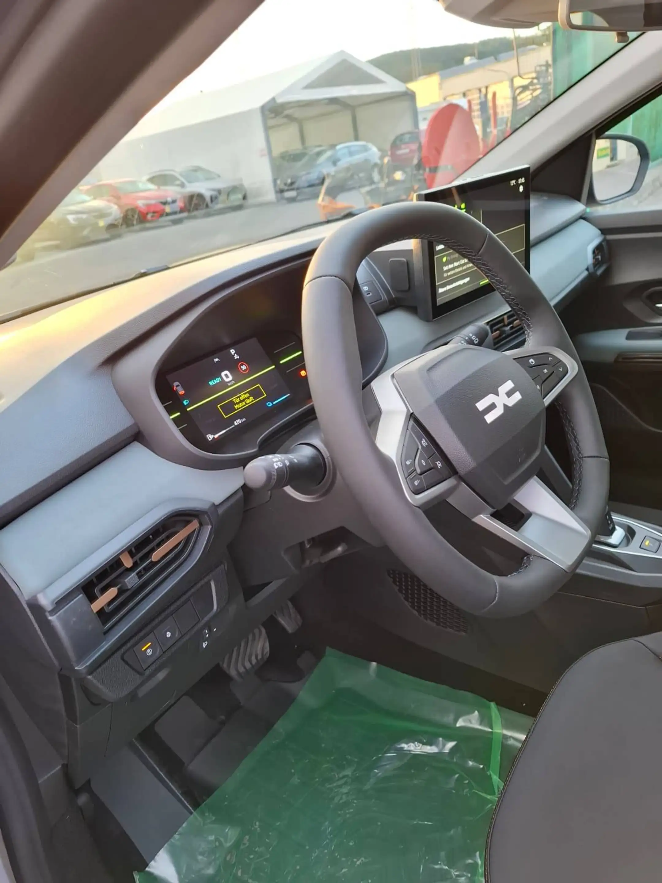 Dacia Sandero Stepway Extreme Hybrid 155 — photo 12