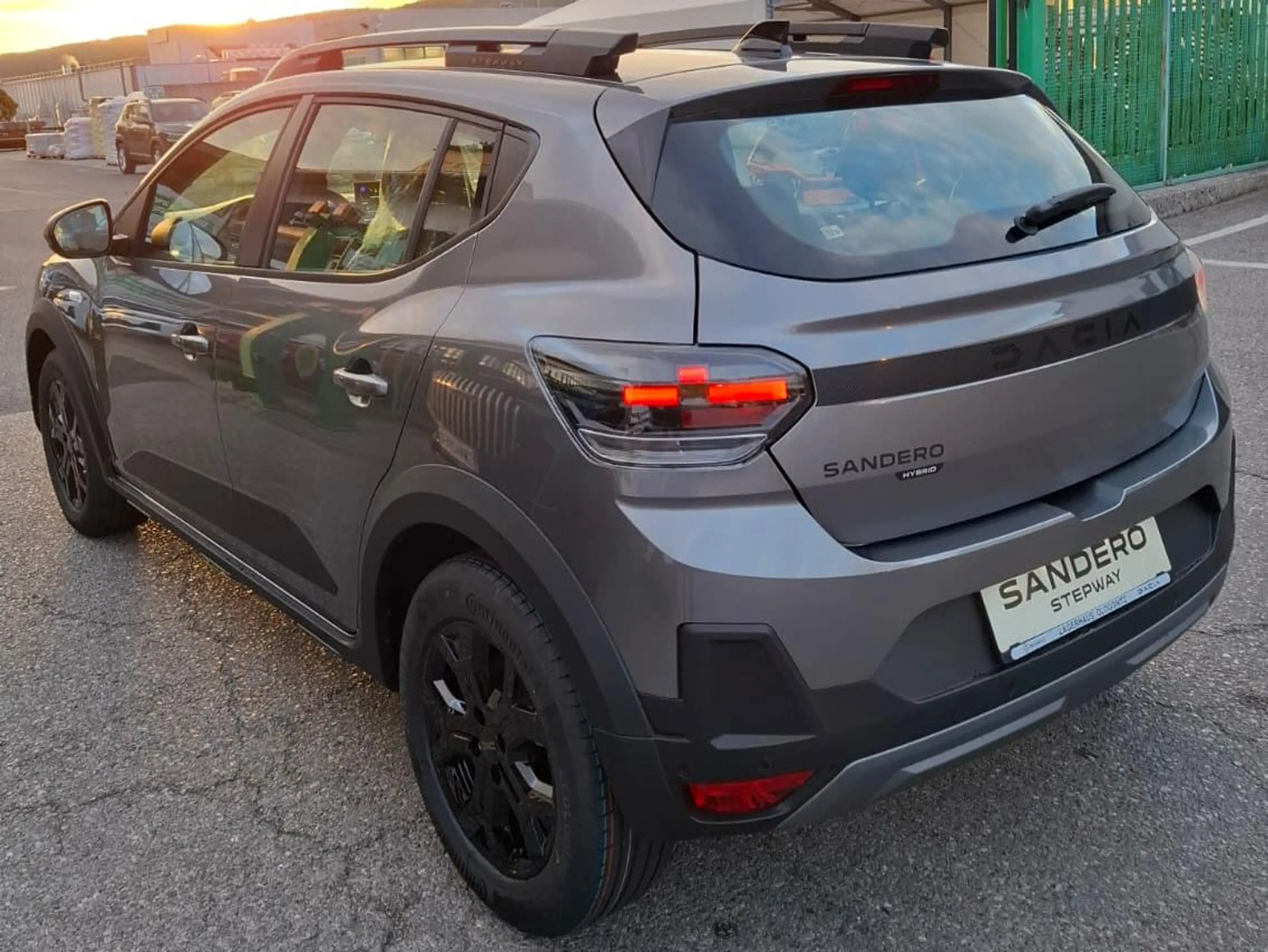 Dacia Sandero Stepway Extreme Hybrid 155 — photo 4