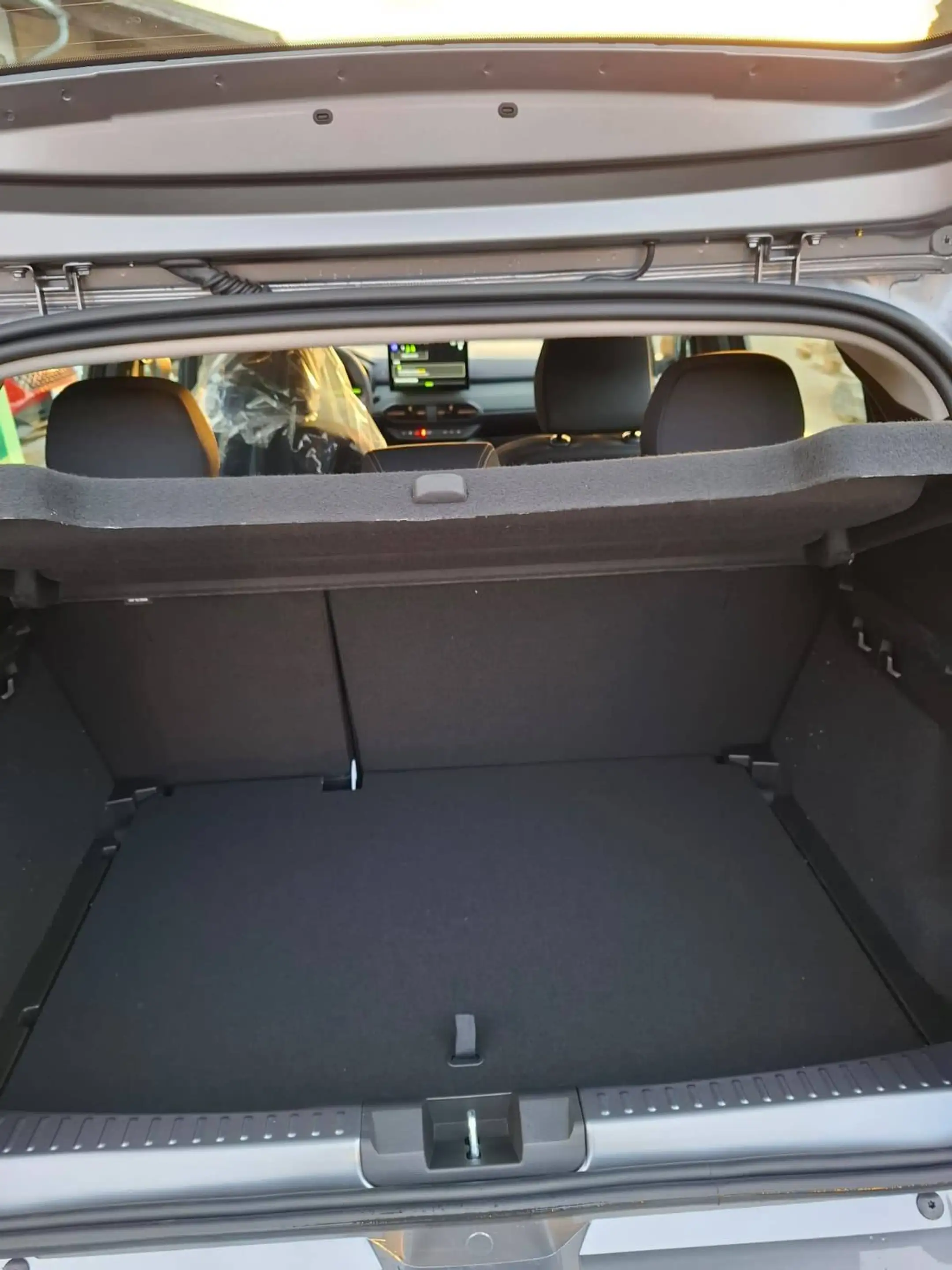 Dacia Sandero Stepway Extreme Hybrid 155 — photo 10