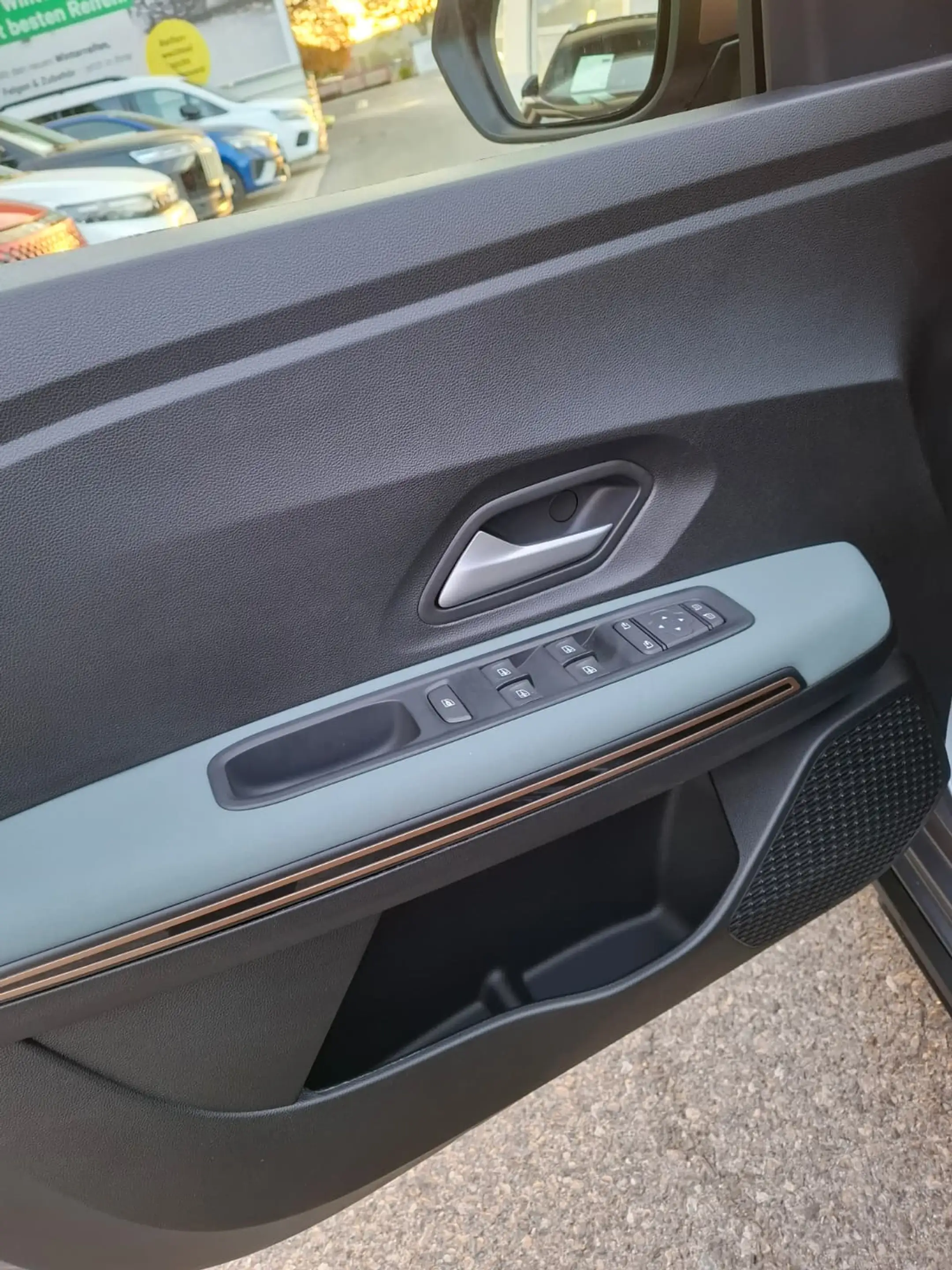 Dacia Sandero Stepway Extreme Hybrid 155 — photo 11