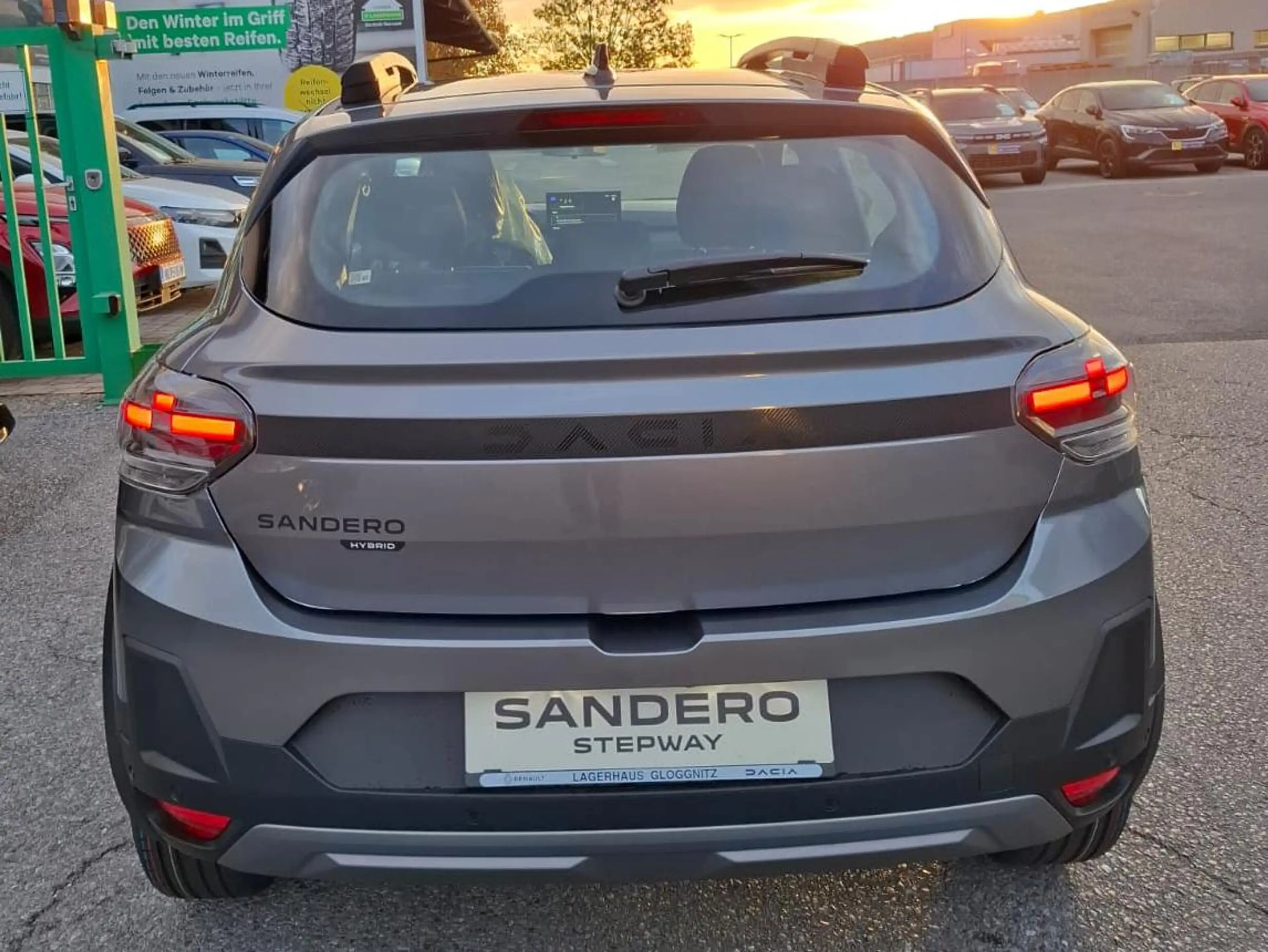 Dacia Sandero Stepway Extreme Hybrid 155 — photo 7