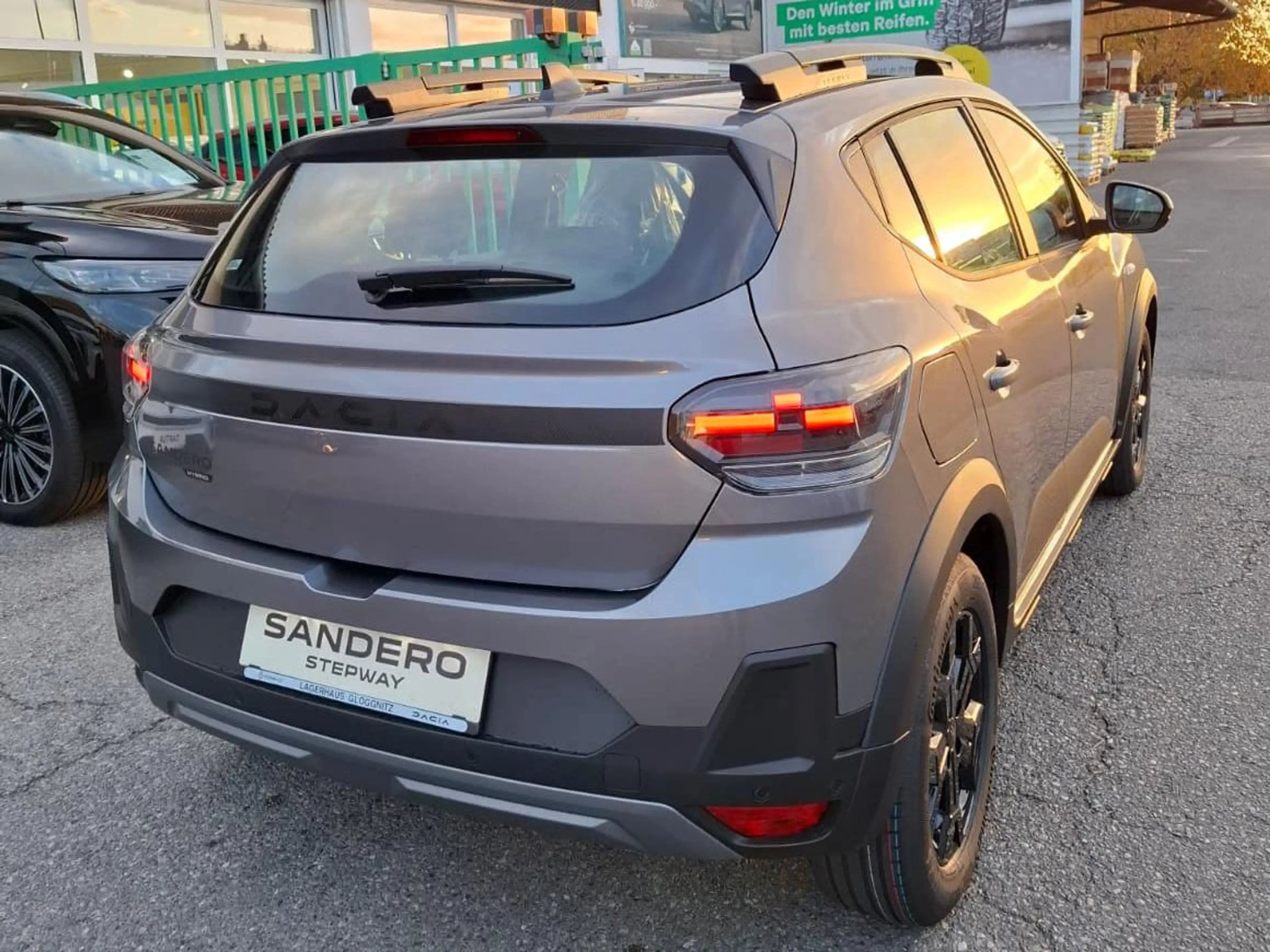 Dacia Sandero Stepway Extreme Hybrid 155 — photo 3