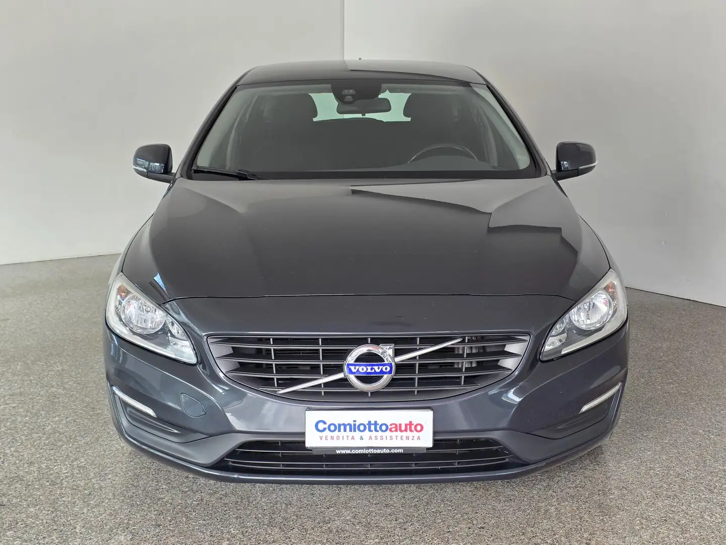 Volvo V60 2.0 d3 Kinetic geartronic Grigio - 2