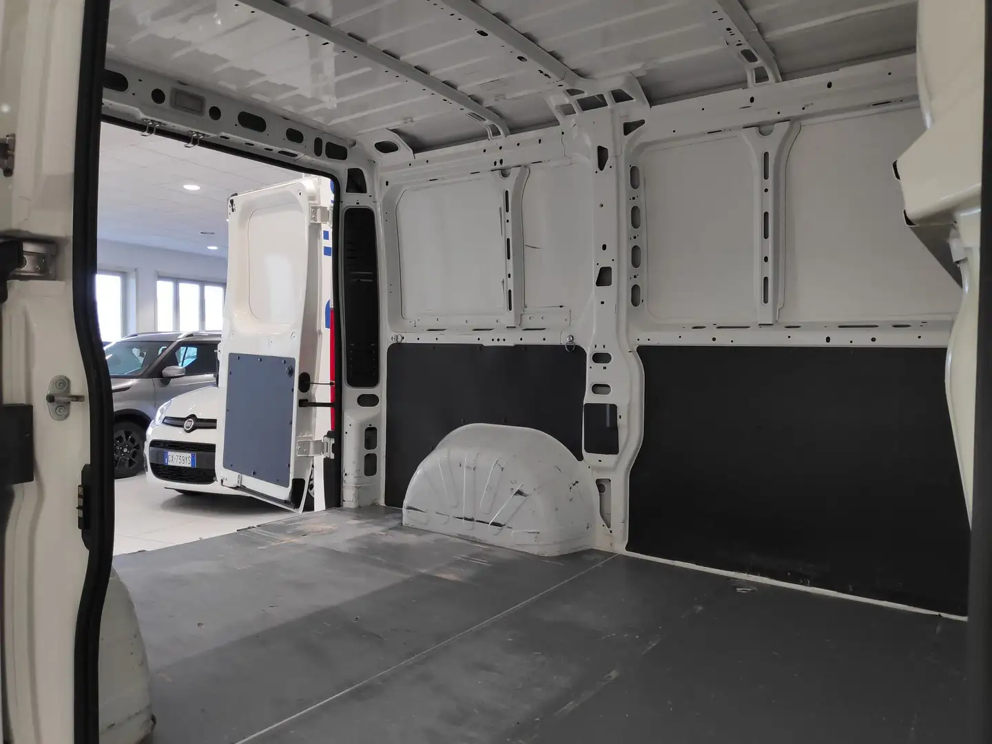 Peugeot Boxer Boxer 330 2.2 BlueHDi 140 S&S PC-TN Furgone*PASSO Wit - 2