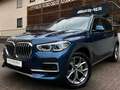 BMW X5 xDr30d 2Achs*Massage*Sitzkl*NightV*AHK*xOffro Bleu - thumbnail 1