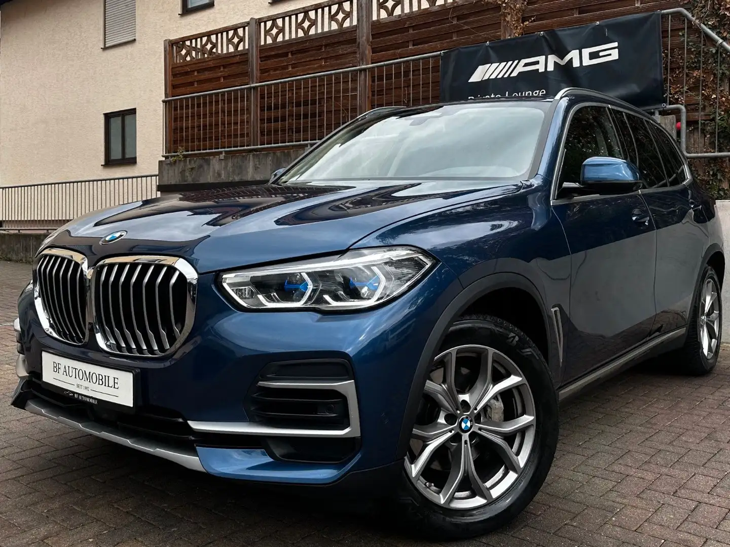 BMW X5 xDr30d 2Achs*Massage*Sitzkl*NightV*AHK*xOffro Bleu - 1