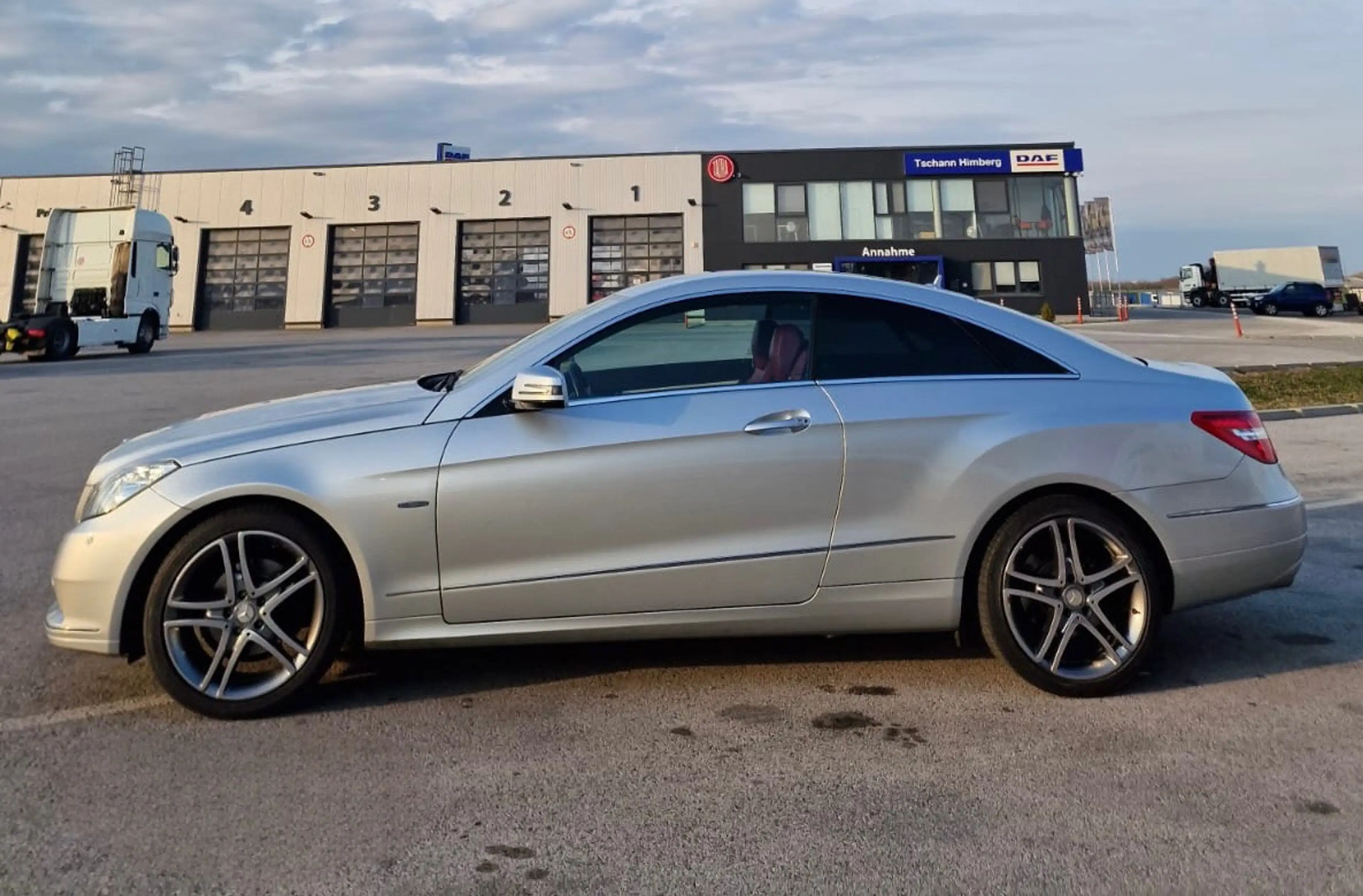 Mercedes-Benz E 200 E 200 CGI BlueEfficiency — photo 3