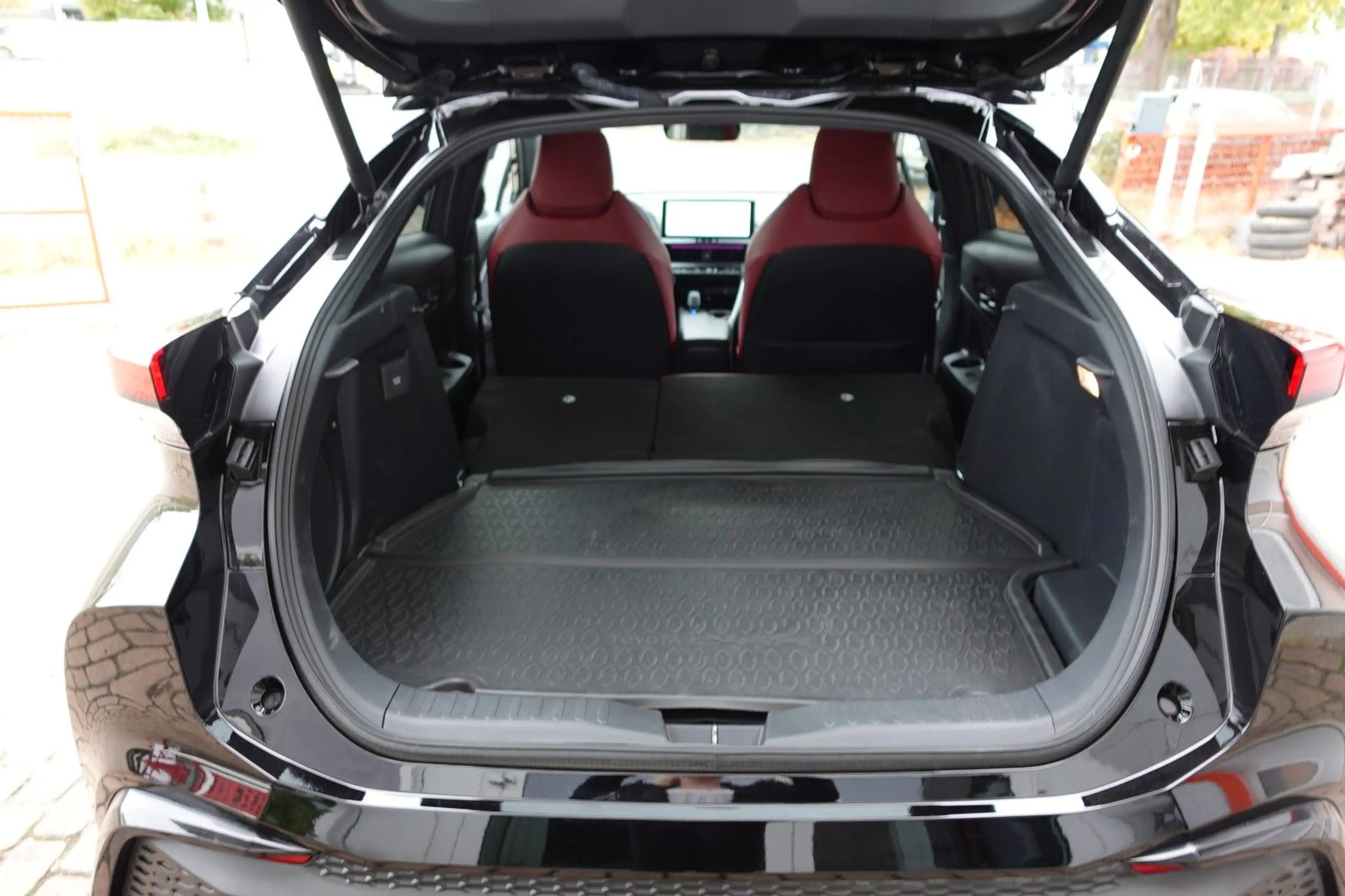 Toyota C-HR 2.0l Plug-In Hybrid Lounge Pano 5J Garantie — photo 12