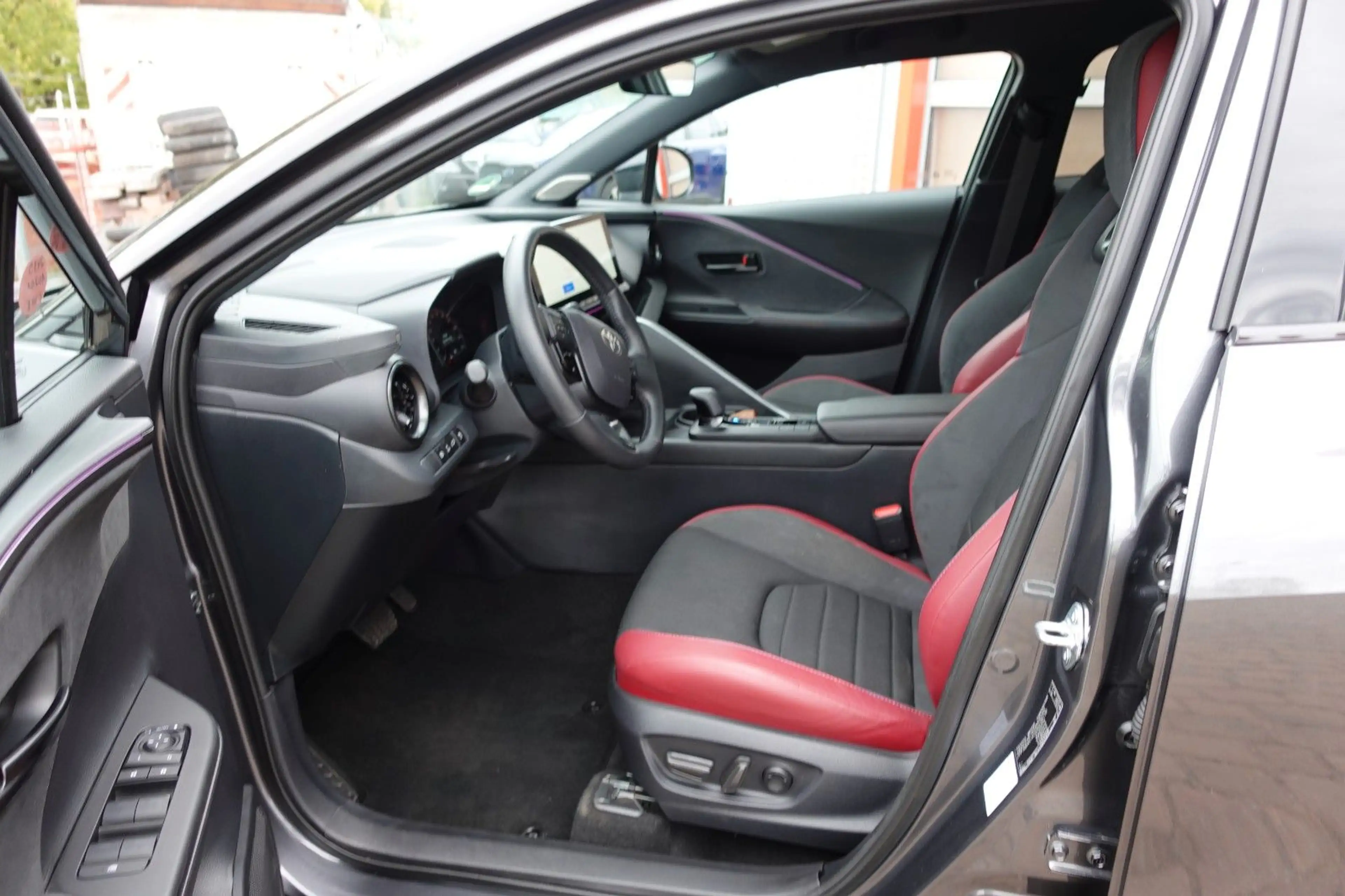 Toyota C-HR 2.0l Plug-In Hybrid Lounge Pano 5J Garantie — photo 5