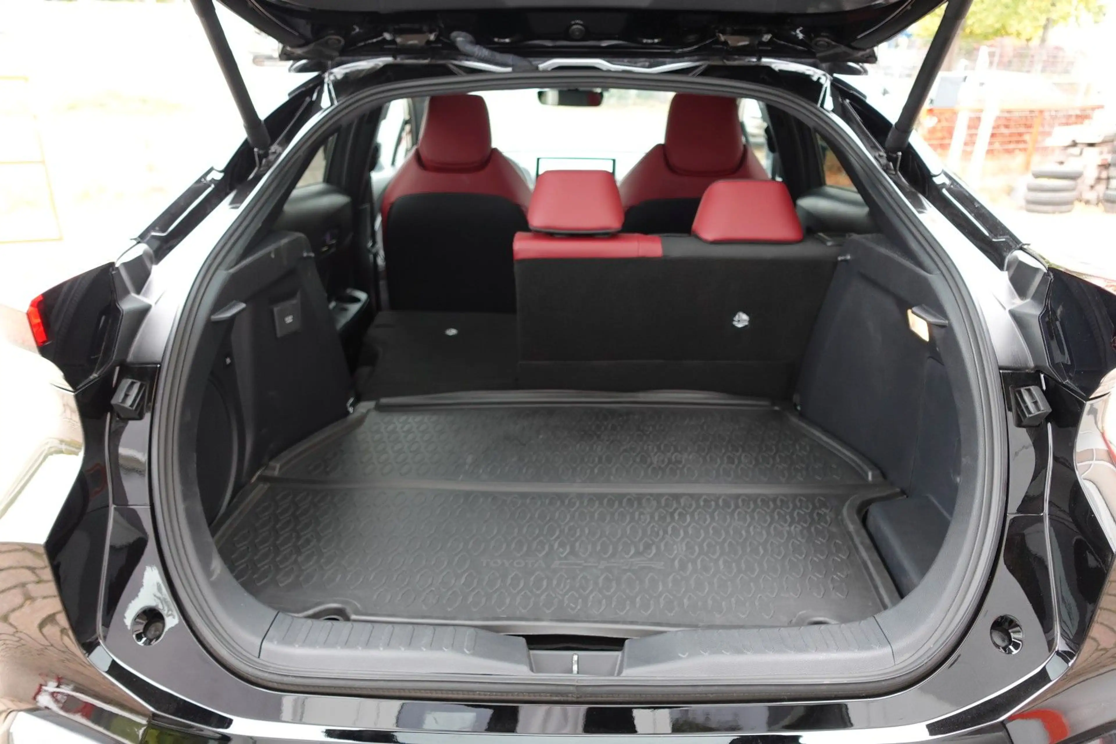 Toyota C-HR 2.0l Plug-In Hybrid Lounge Pano 5J Garantie — photo 11