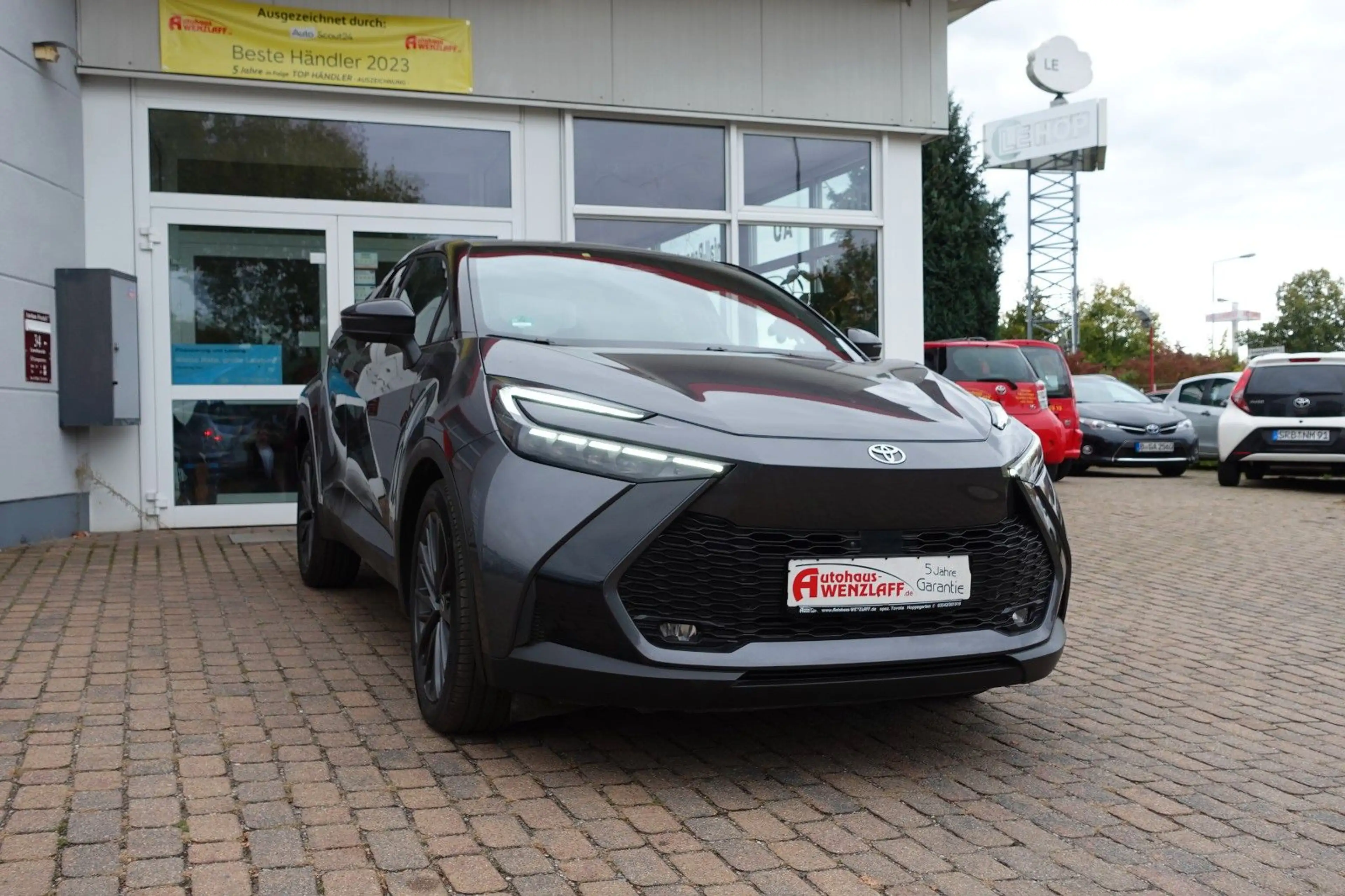 Toyota C-HR 2.0l Plug-In Hybrid Lounge Pano 5J Garantie — photo 2