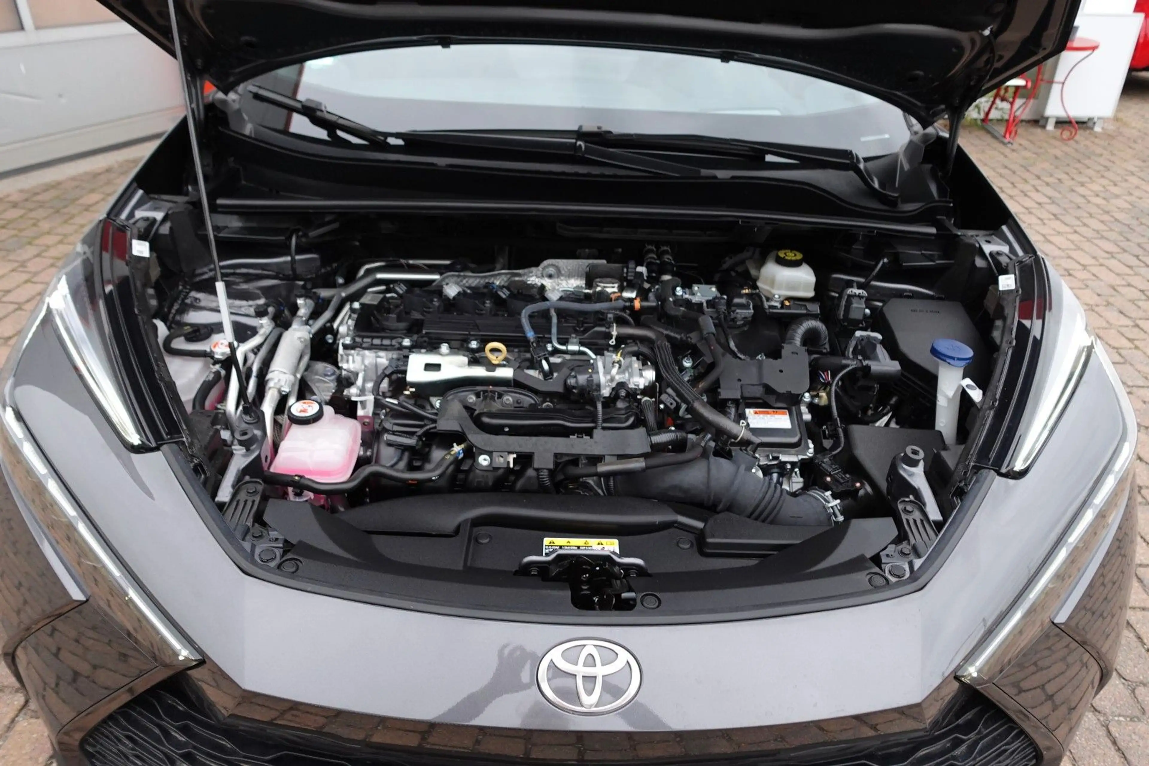 Toyota C-HR 2.0l Plug-In Hybrid Lounge Pano 5J Garantie — photo 13