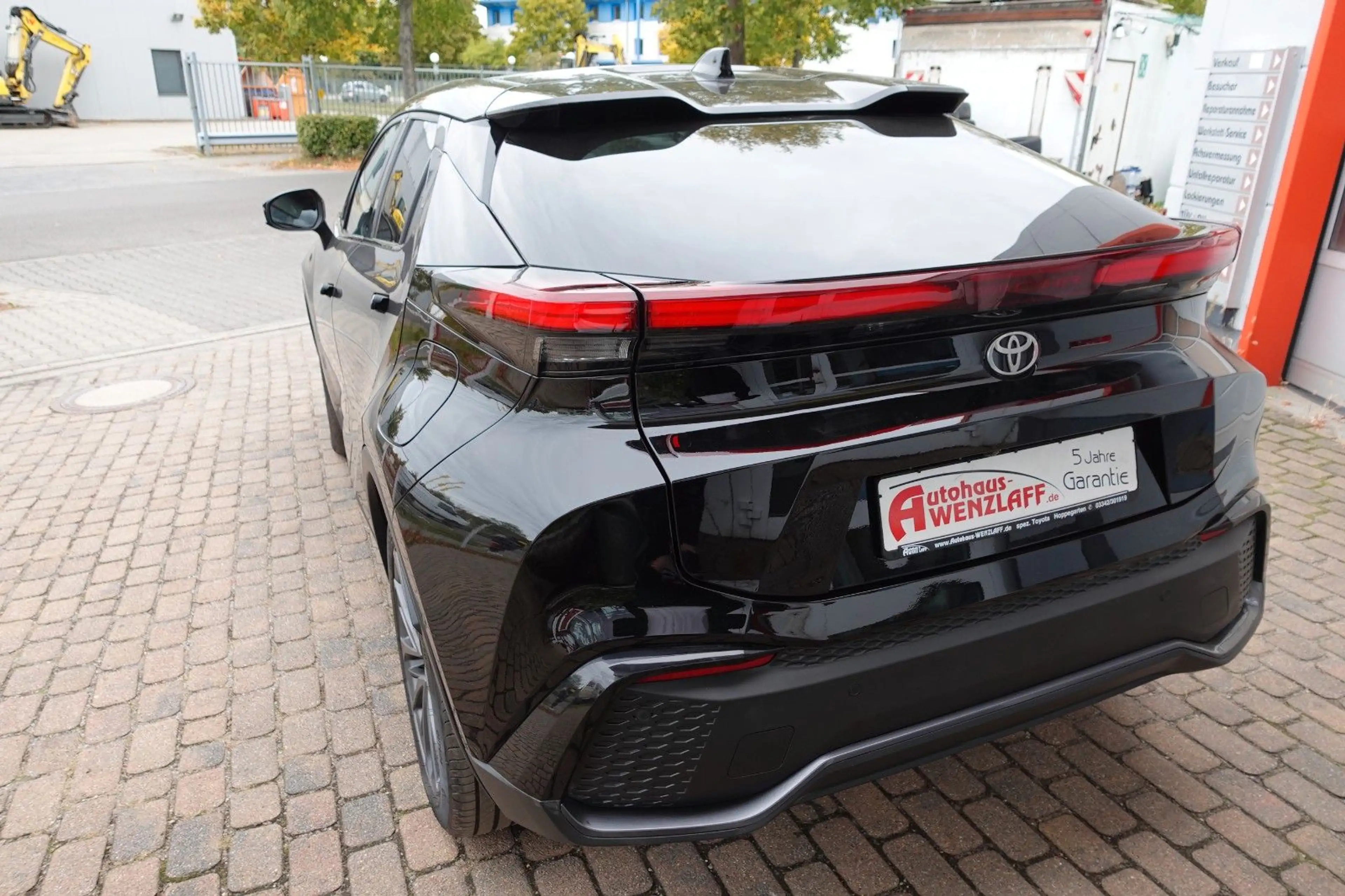 Toyota C-HR 2.0l Plug-In Hybrid Lounge Pano 5J Garantie — photo 4