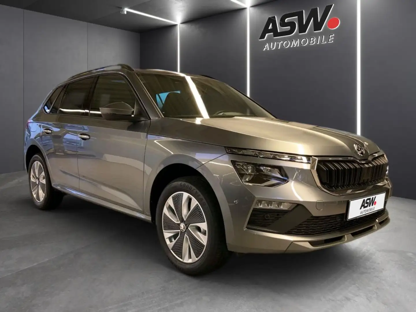Skoda Kamiq Selection 1,5TSI DSG PANO Navi ACC *SOFORT VERFÜGB Grau - 2