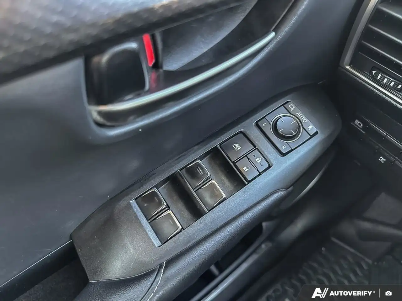 Lexus NX снимка Lexus NX
