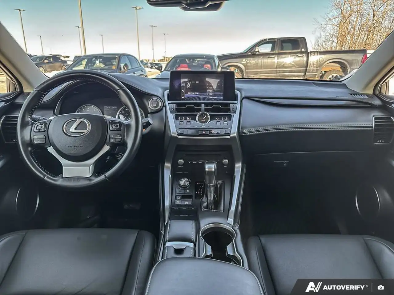 Lexus NX снимка Lexus NX