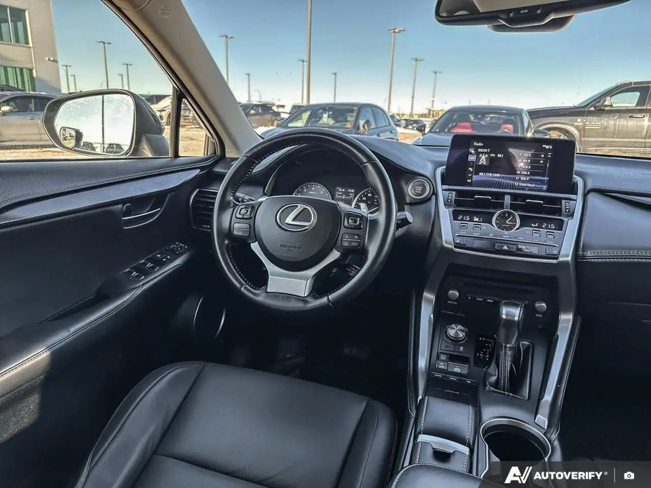 Lexus NX снимка Lexus NX