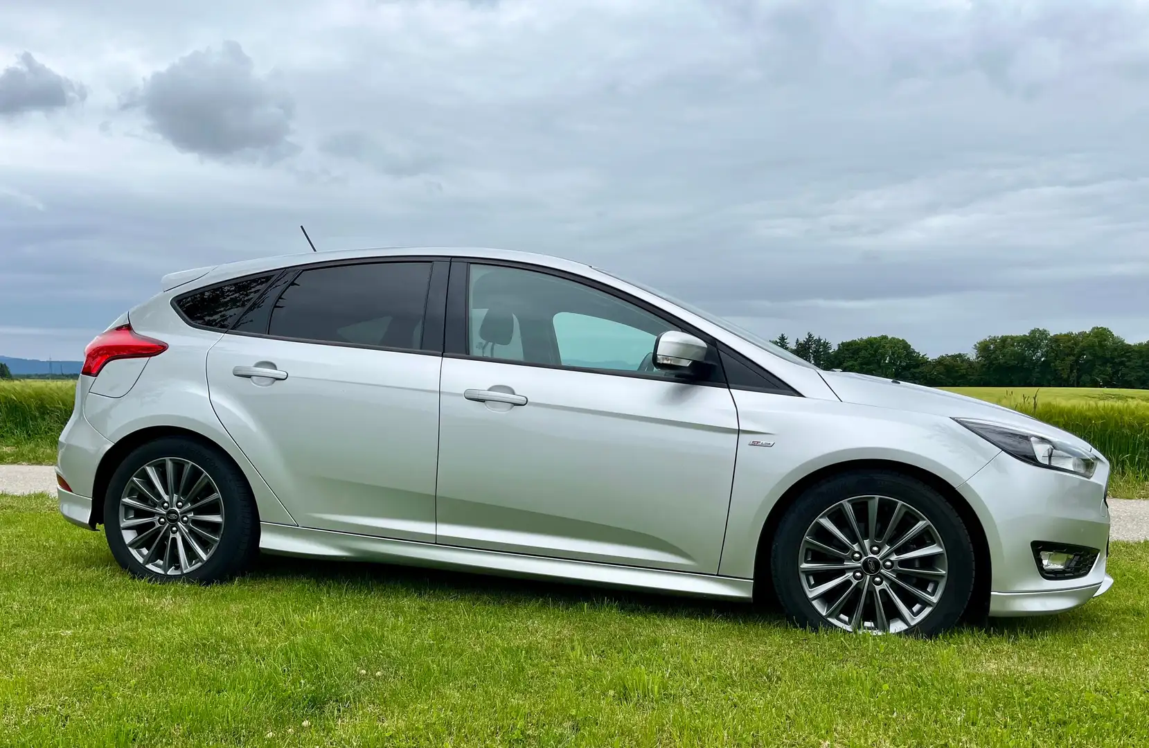 Ford Focus Focus 1,0 EcoBoost ST-Line ST-Line Silber - 2