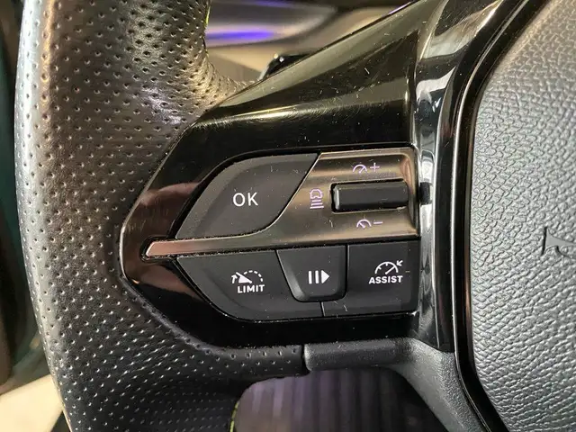 Peugeot 308 view 11